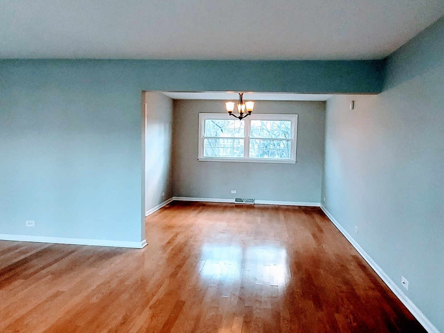 2944 Macfarlane Crescent