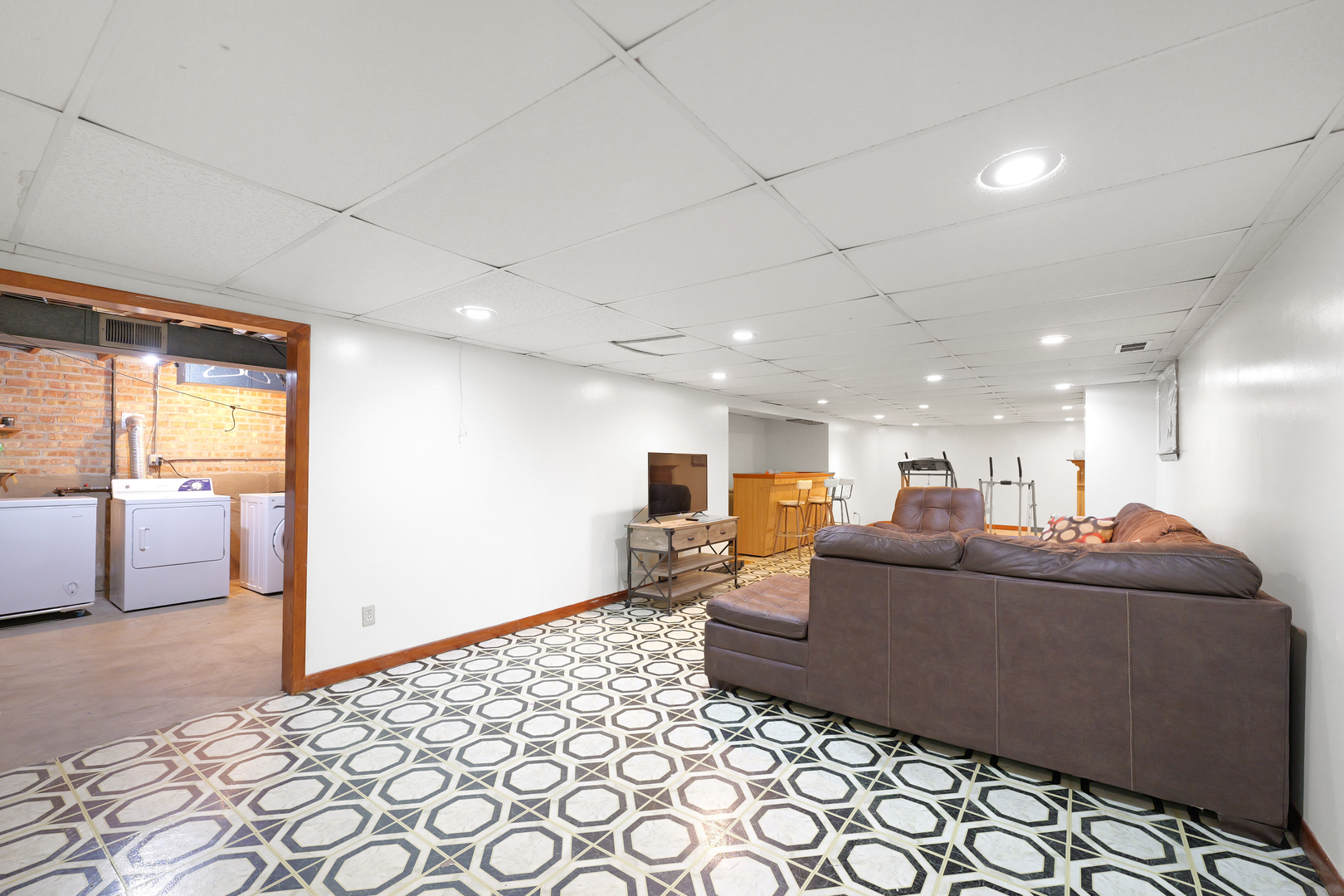 590 Exchange Avenue