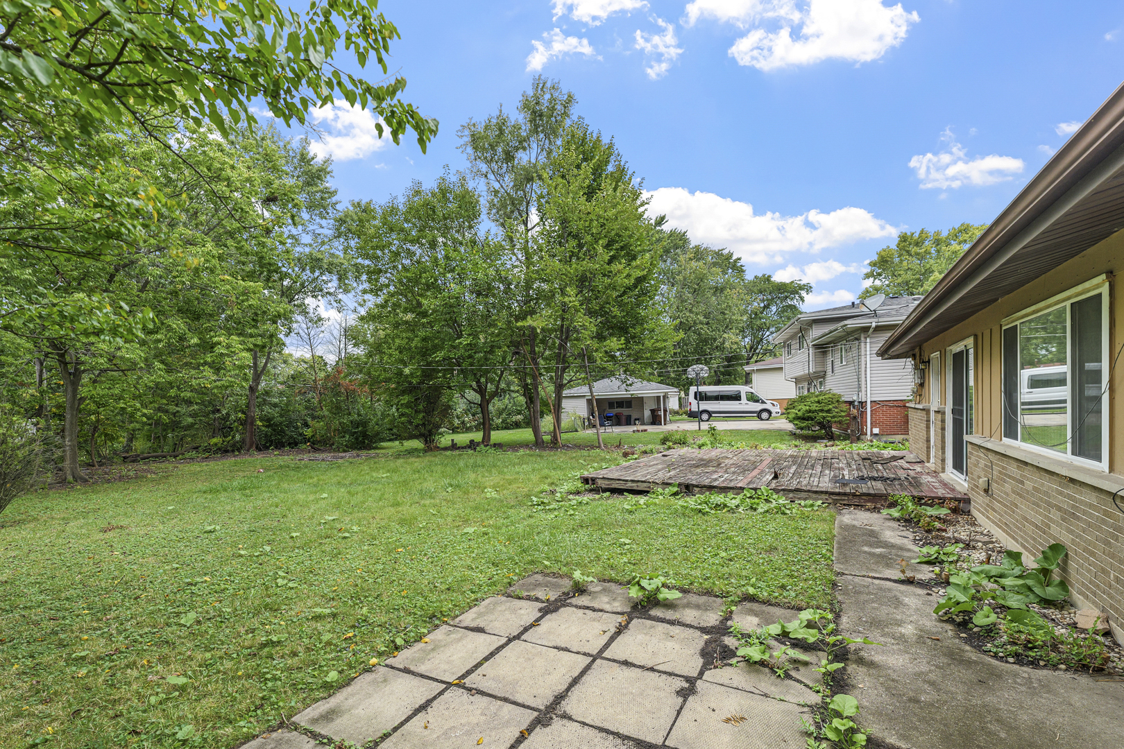 302 SPRINGFIELD Street