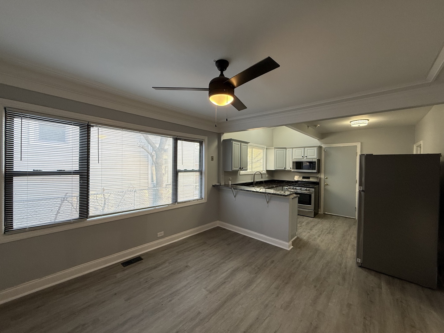 11248 S PARNELL Avenue