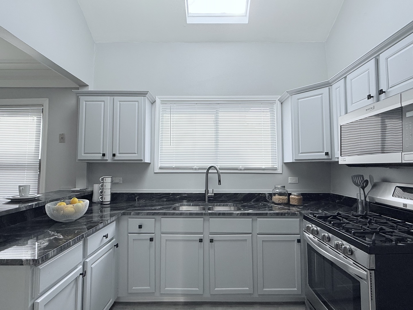 11248 S PARNELL Avenue