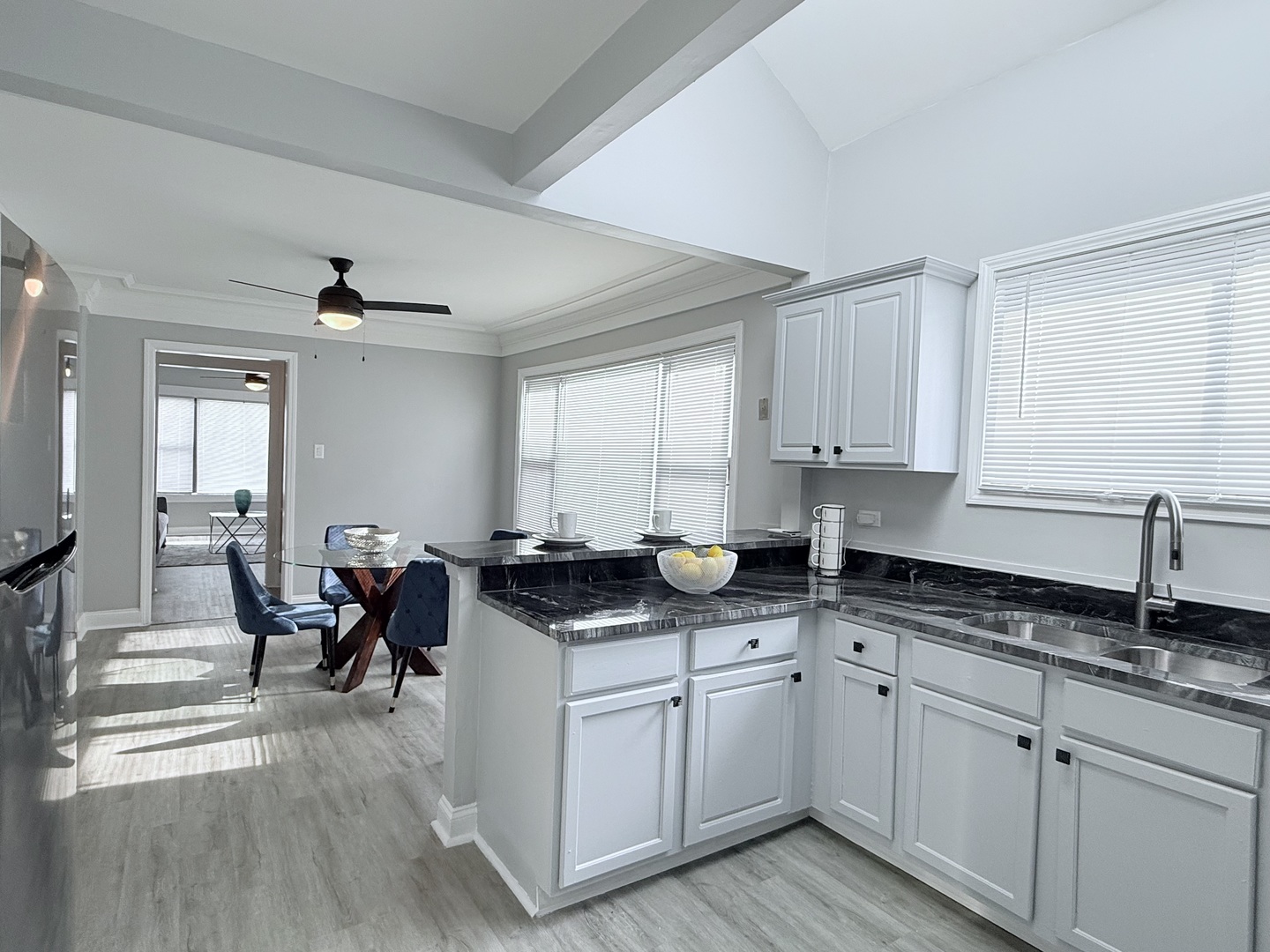 11248 S PARNELL Avenue