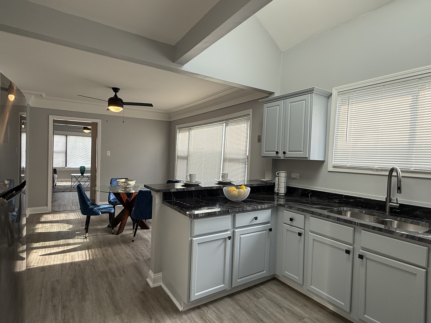 11248 S PARNELL Avenue