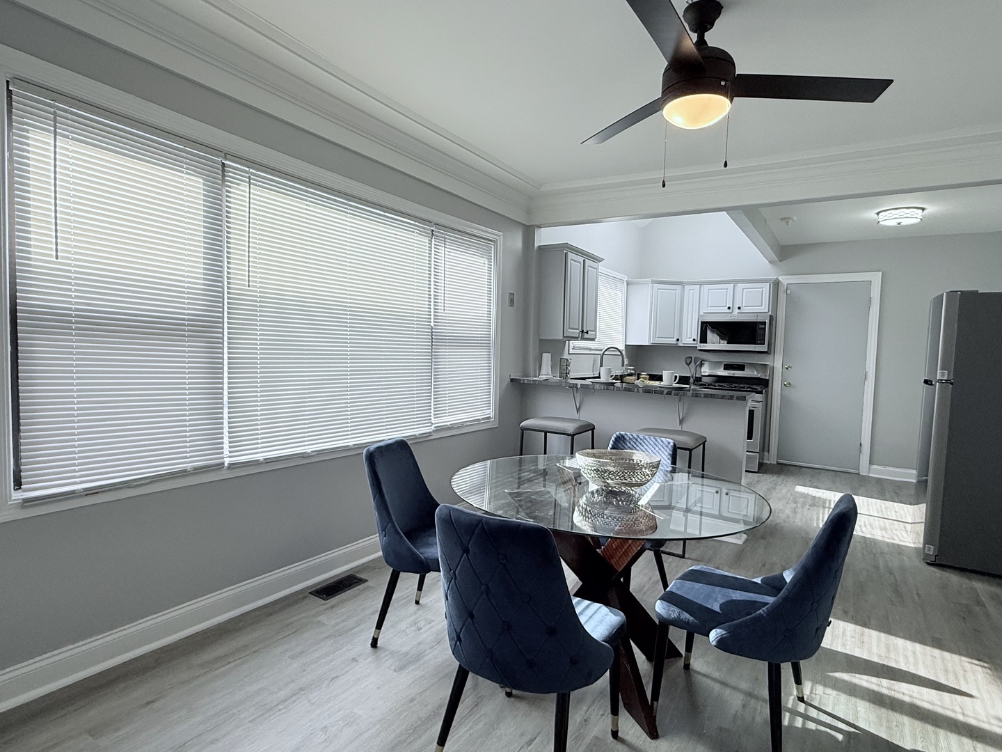 11248 S PARNELL Avenue