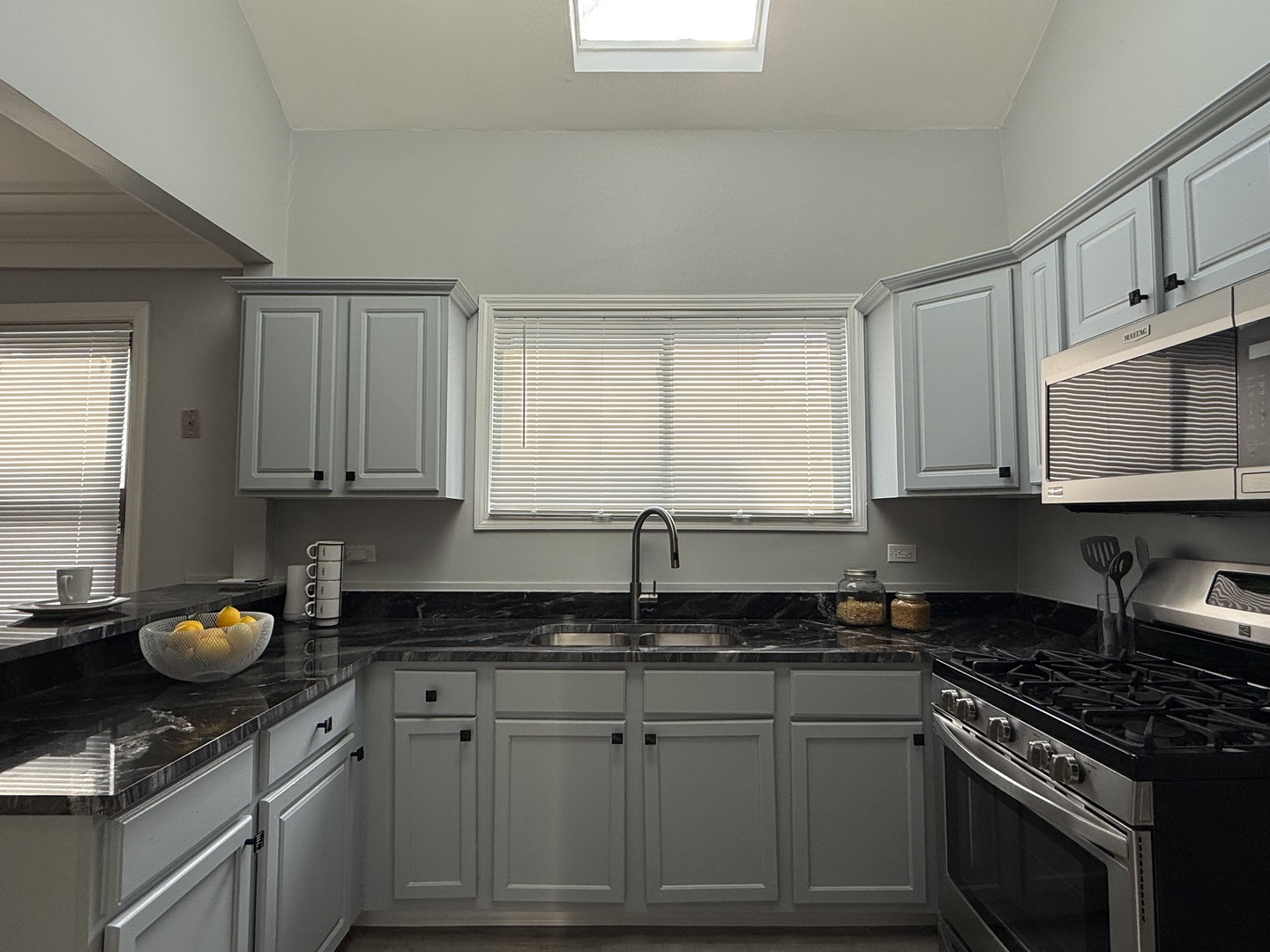 11248 S PARNELL Avenue