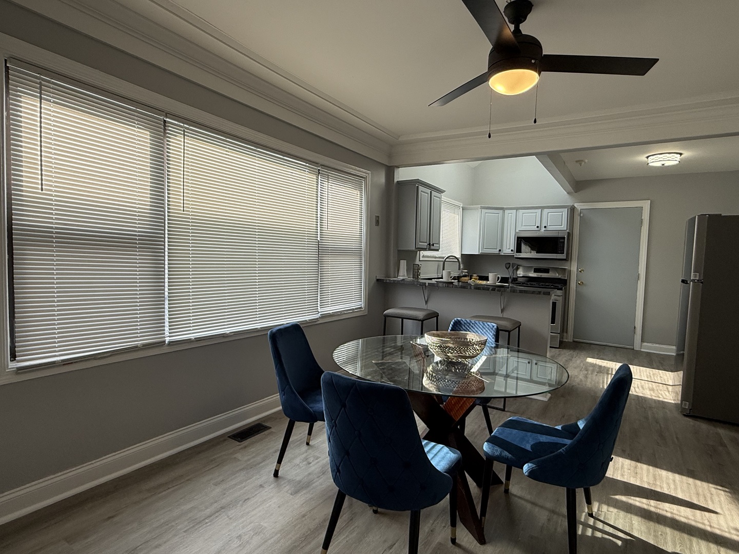 11248 S PARNELL Avenue