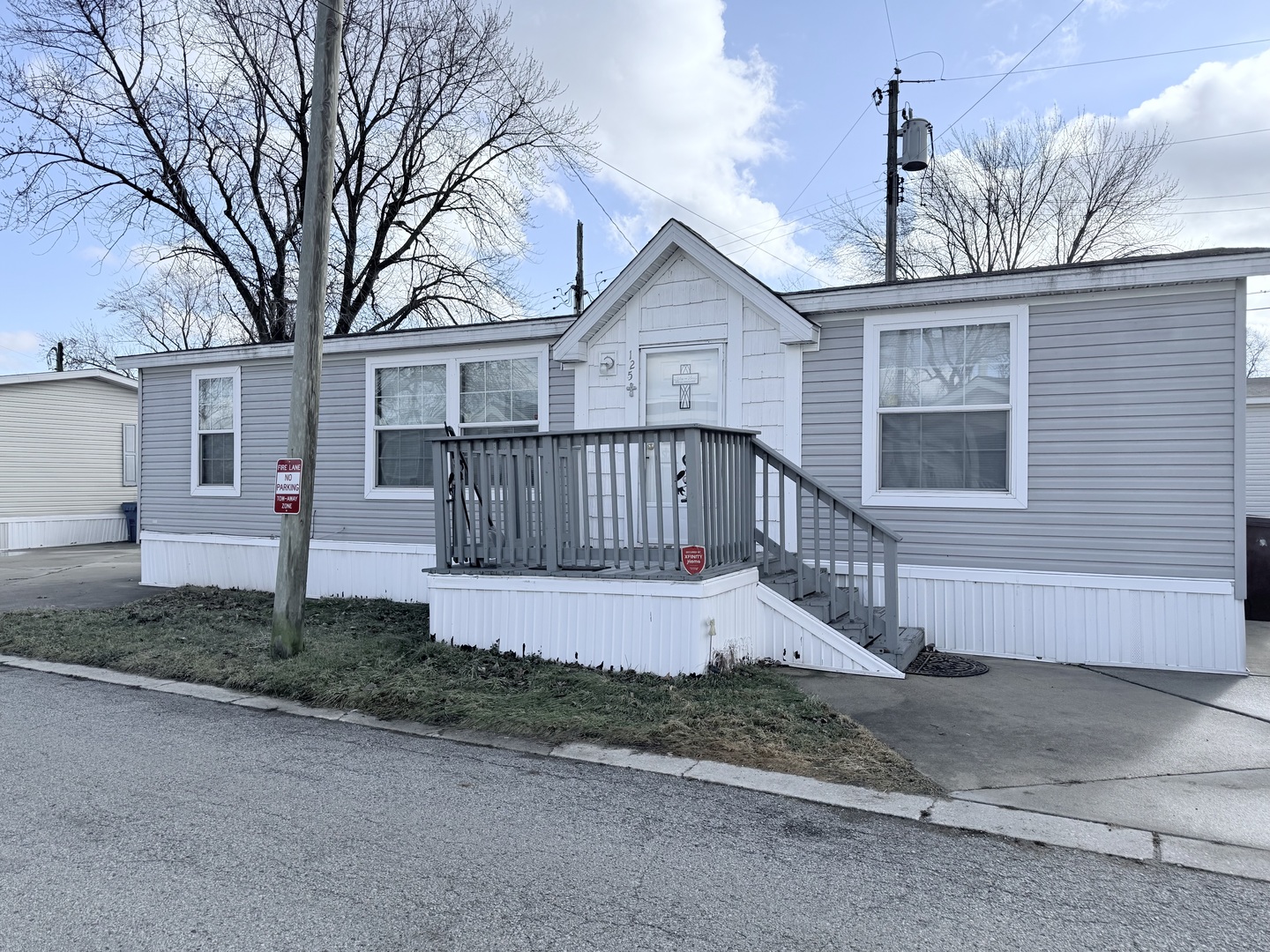 3601 Sheffield Avenue Unit: 125
