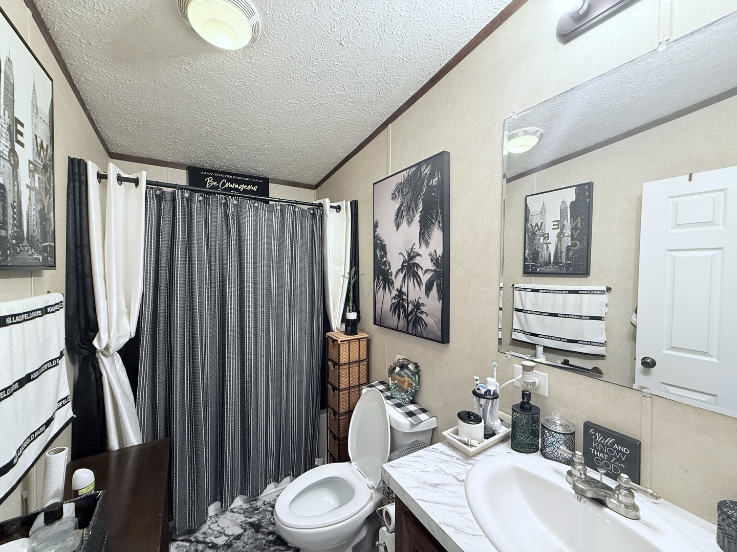 3601 Sheffield Avenue Unit: 125