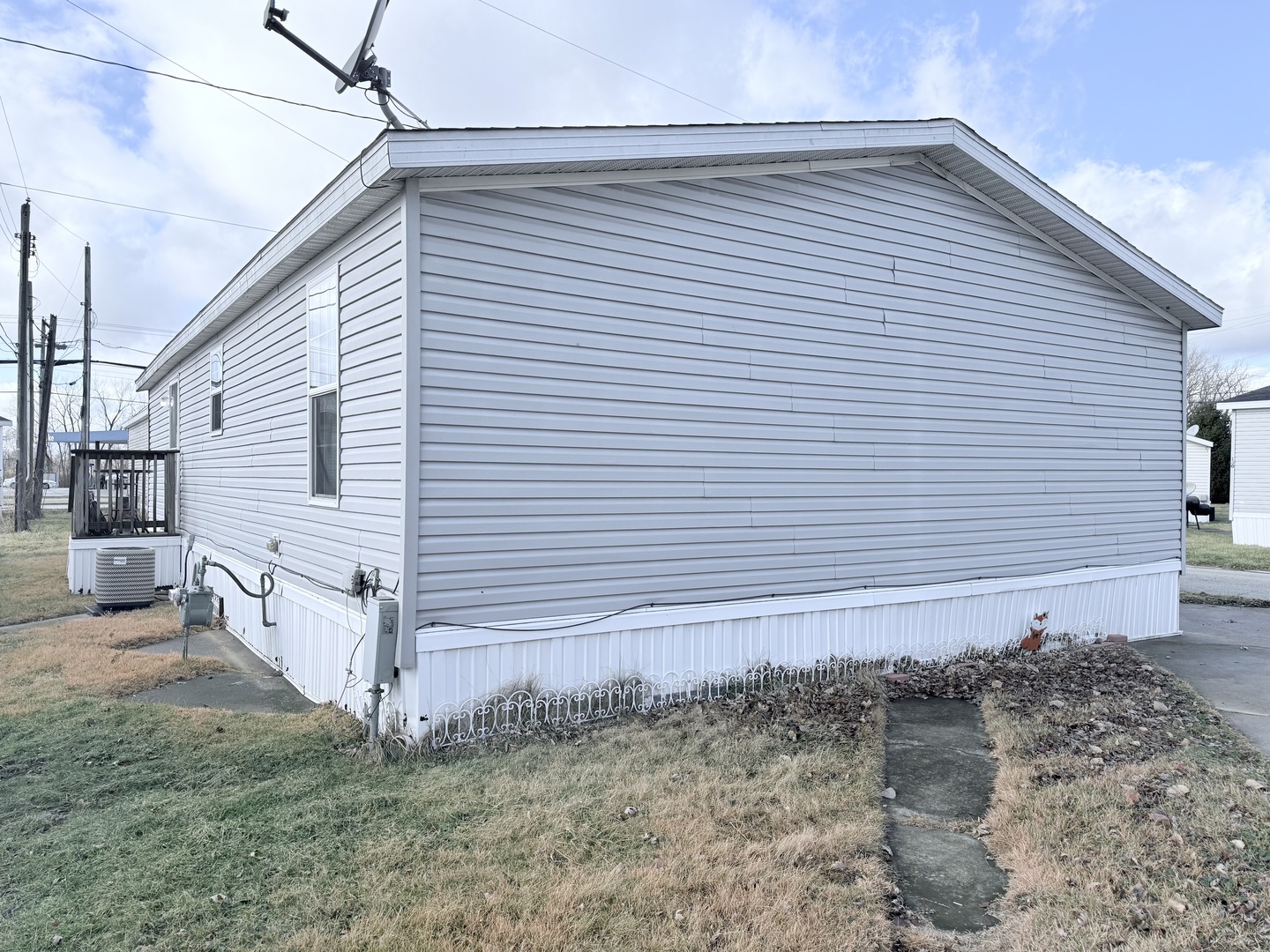 3601 Sheffield Avenue Unit: 125