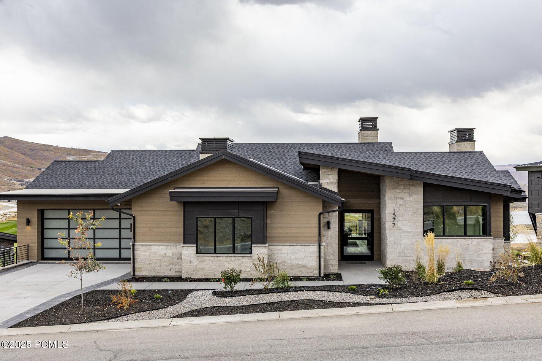 1577 W Skyridge Drive