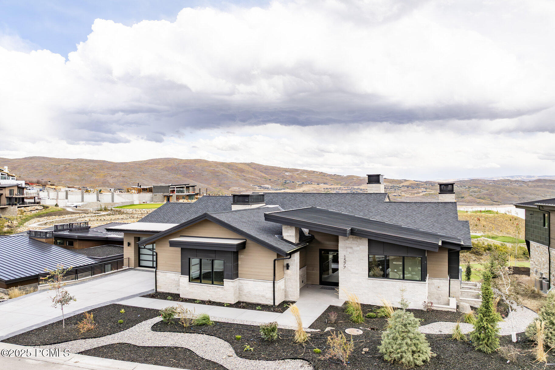 1577 W Skyridge Drive