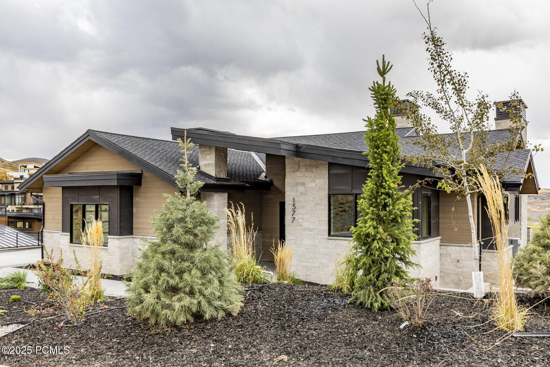 1577 W Skyridge Drive