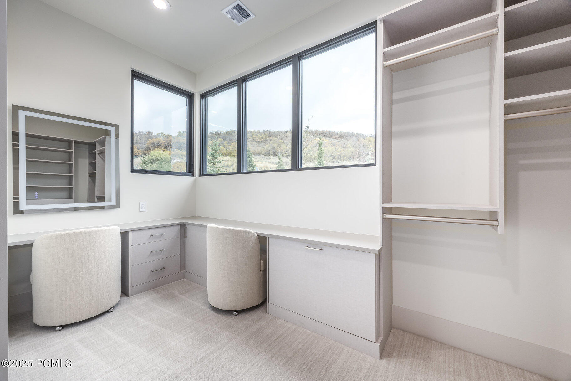 1577 W Skyridge Drive