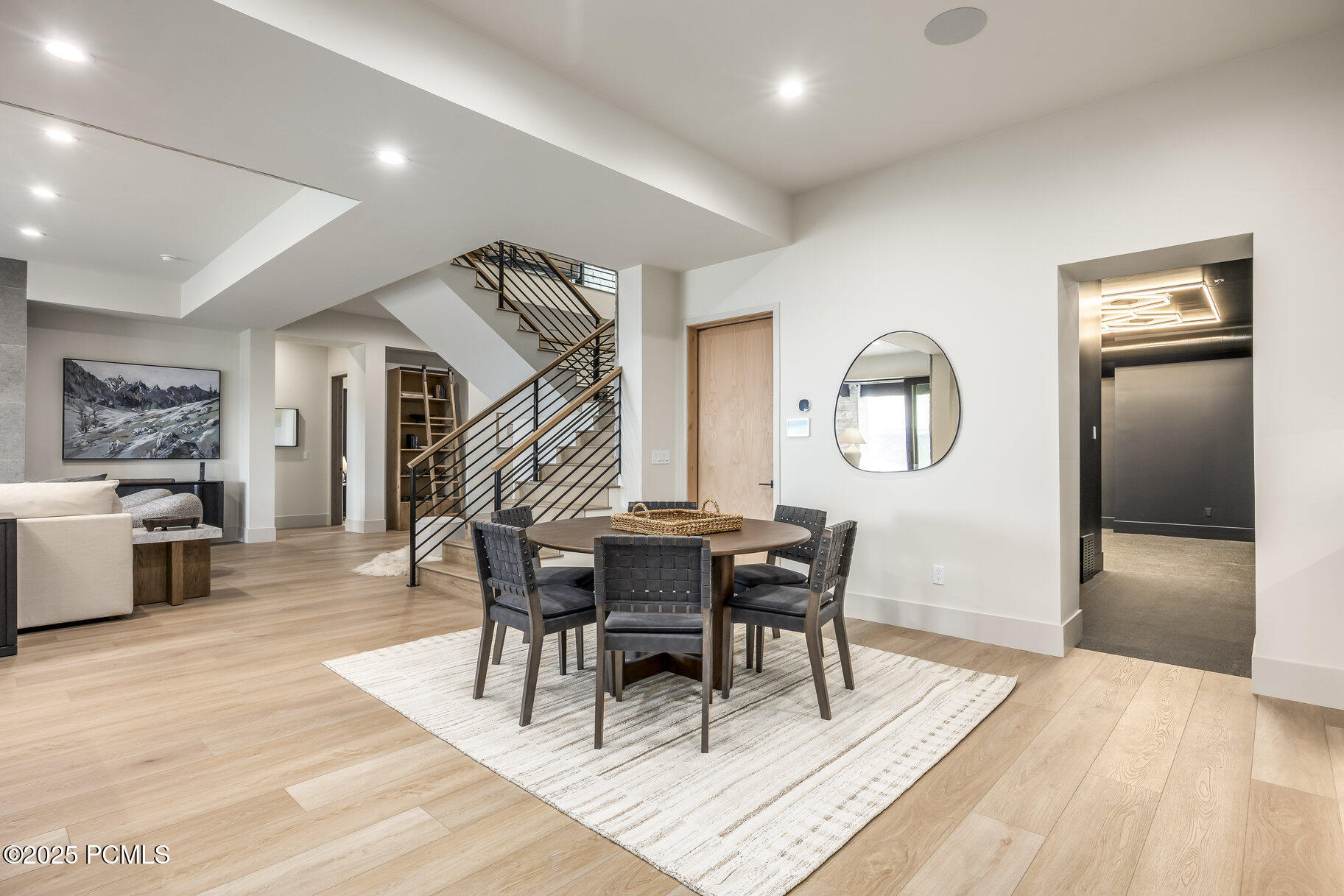 1577 W Skyridge Drive
