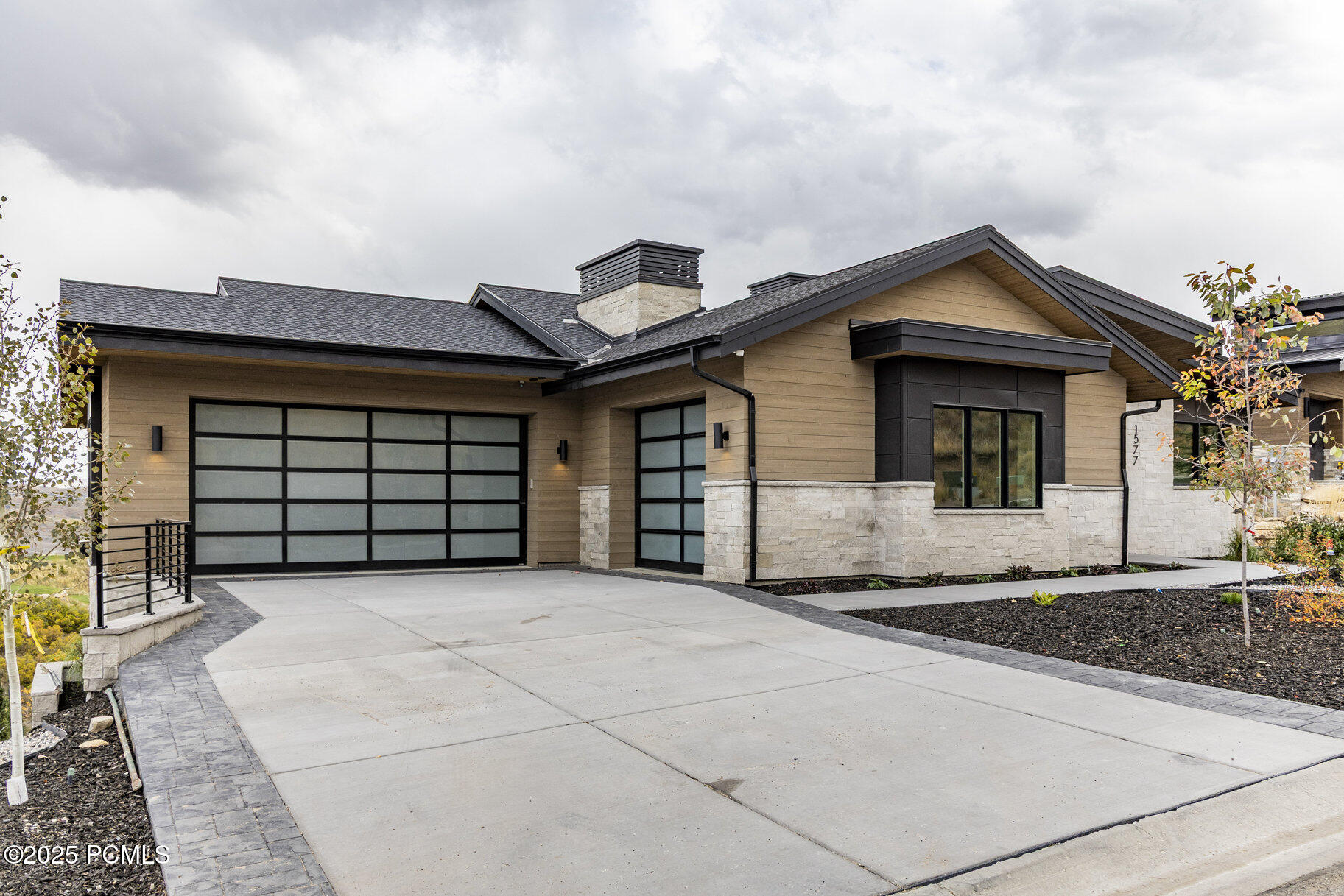 1577 W Skyridge Drive