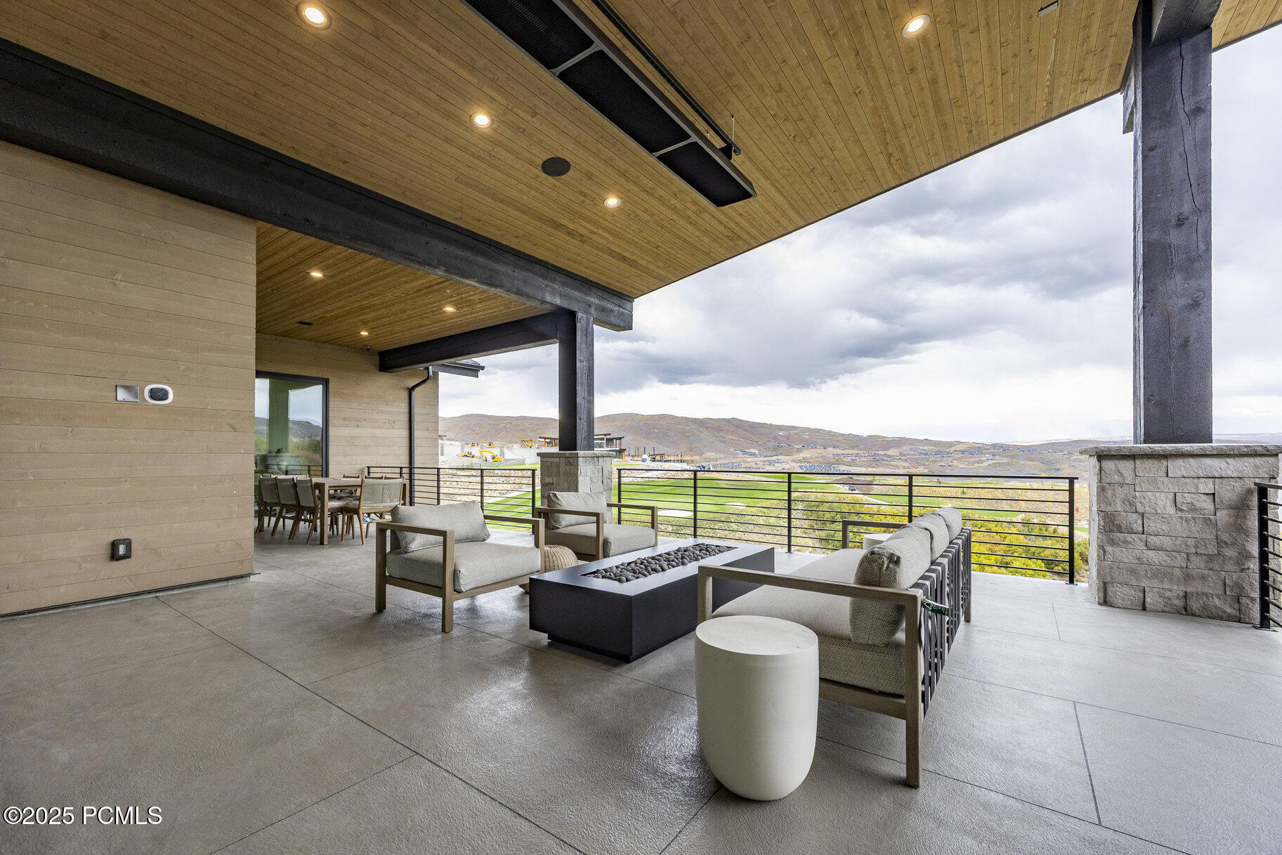 1577 W Skyridge Drive