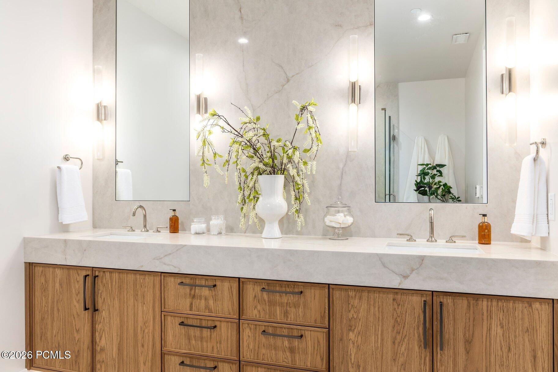 7371 S Canyon Centre Parkway 401