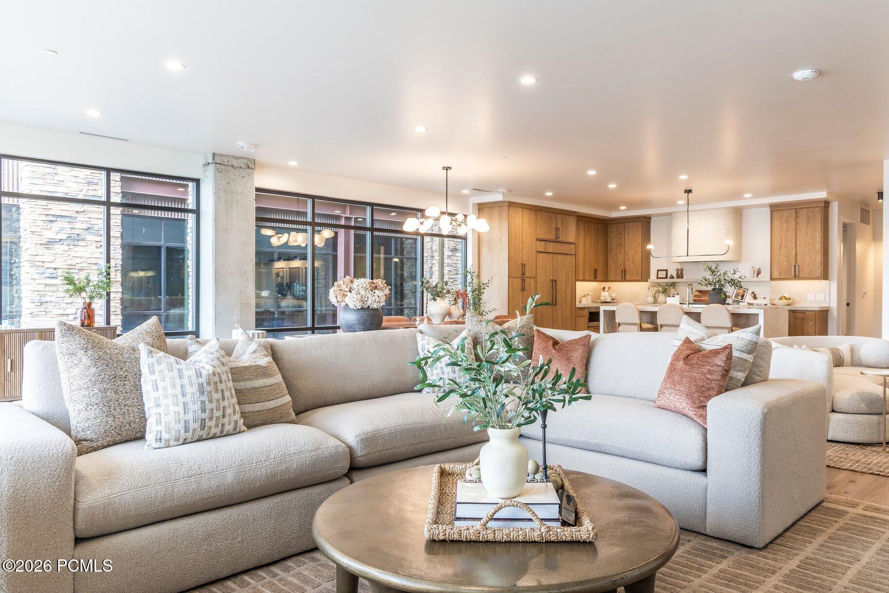 7371 S Canyon Centre Parkway 401