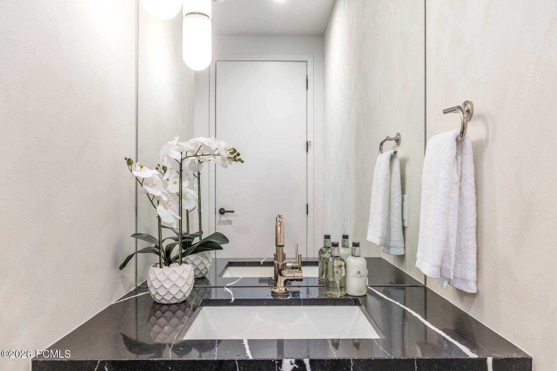 7367 S Canyon Center Parkway 402
