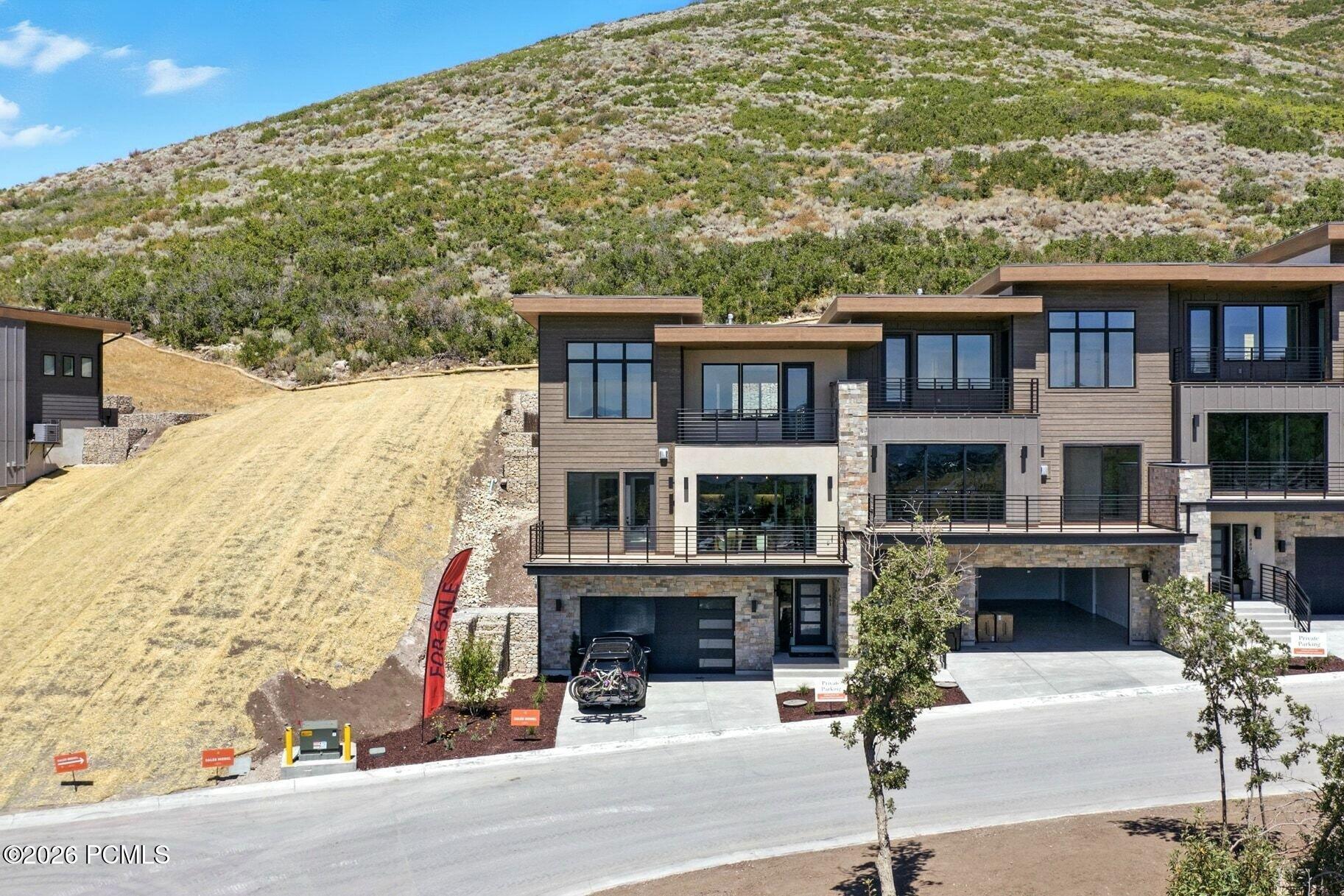 881 E Grizzly Draw Court 75