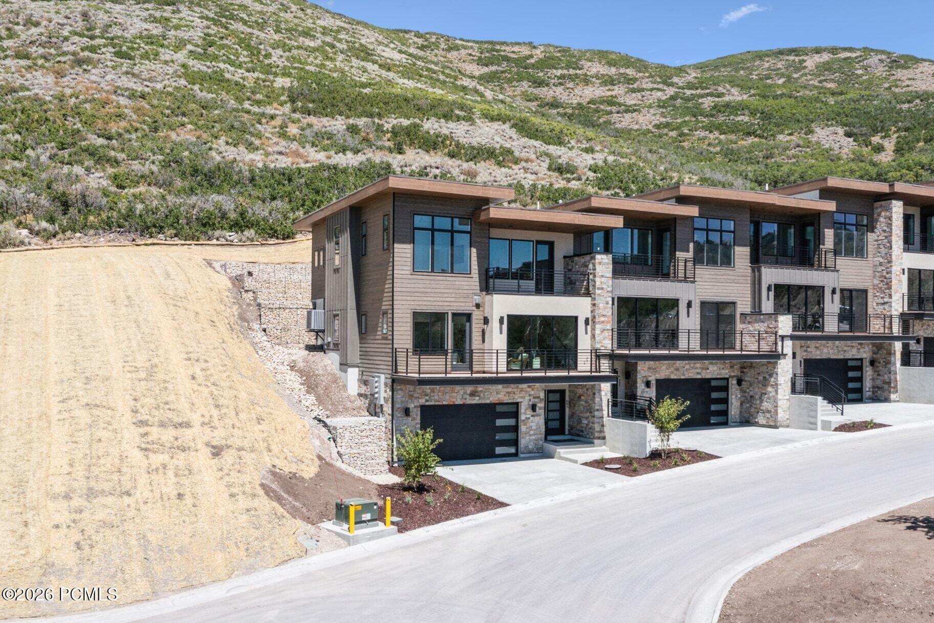881 E Grizzly Draw Court 75