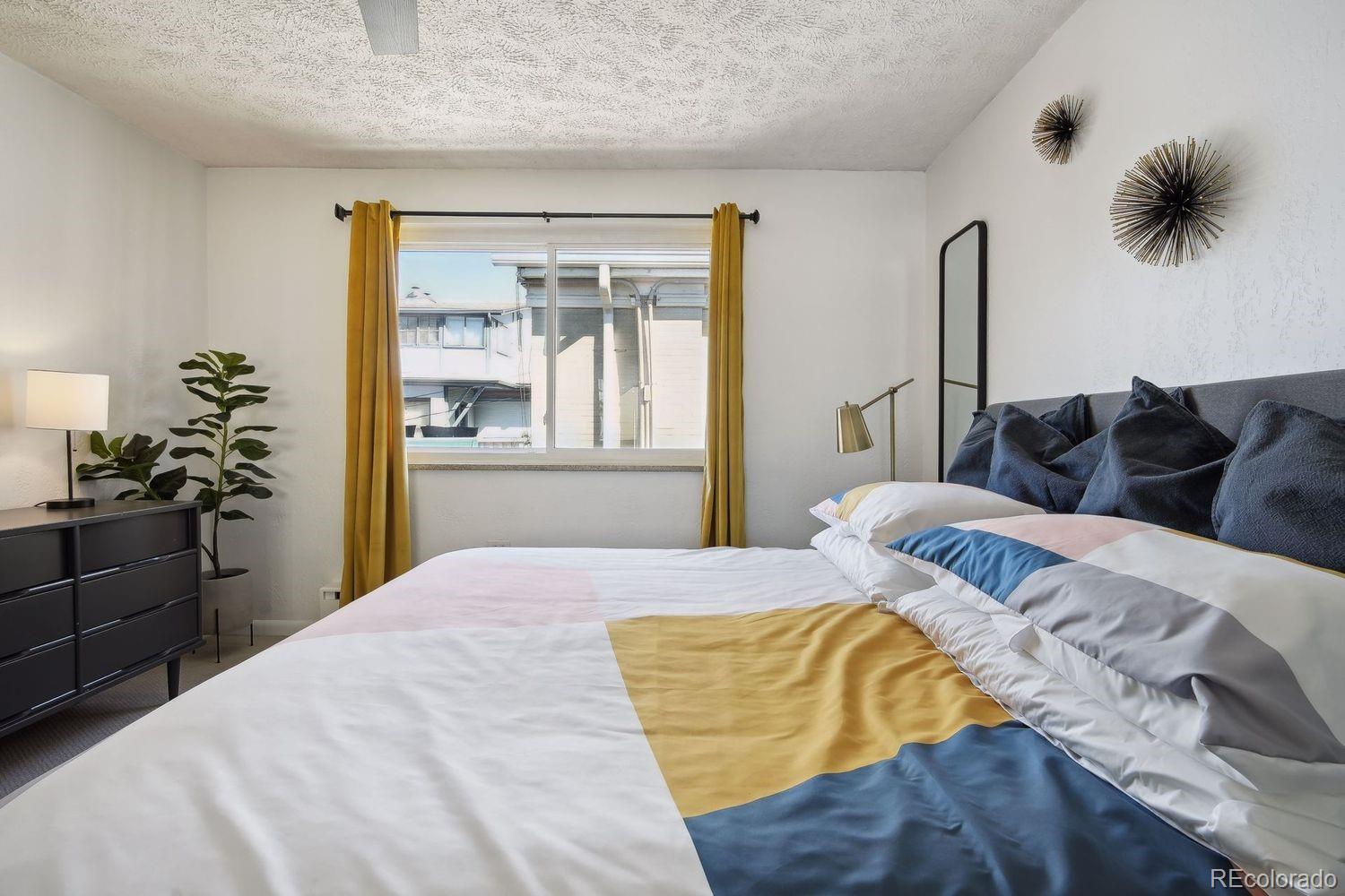 1063 N Clarkson Street Unit: 12