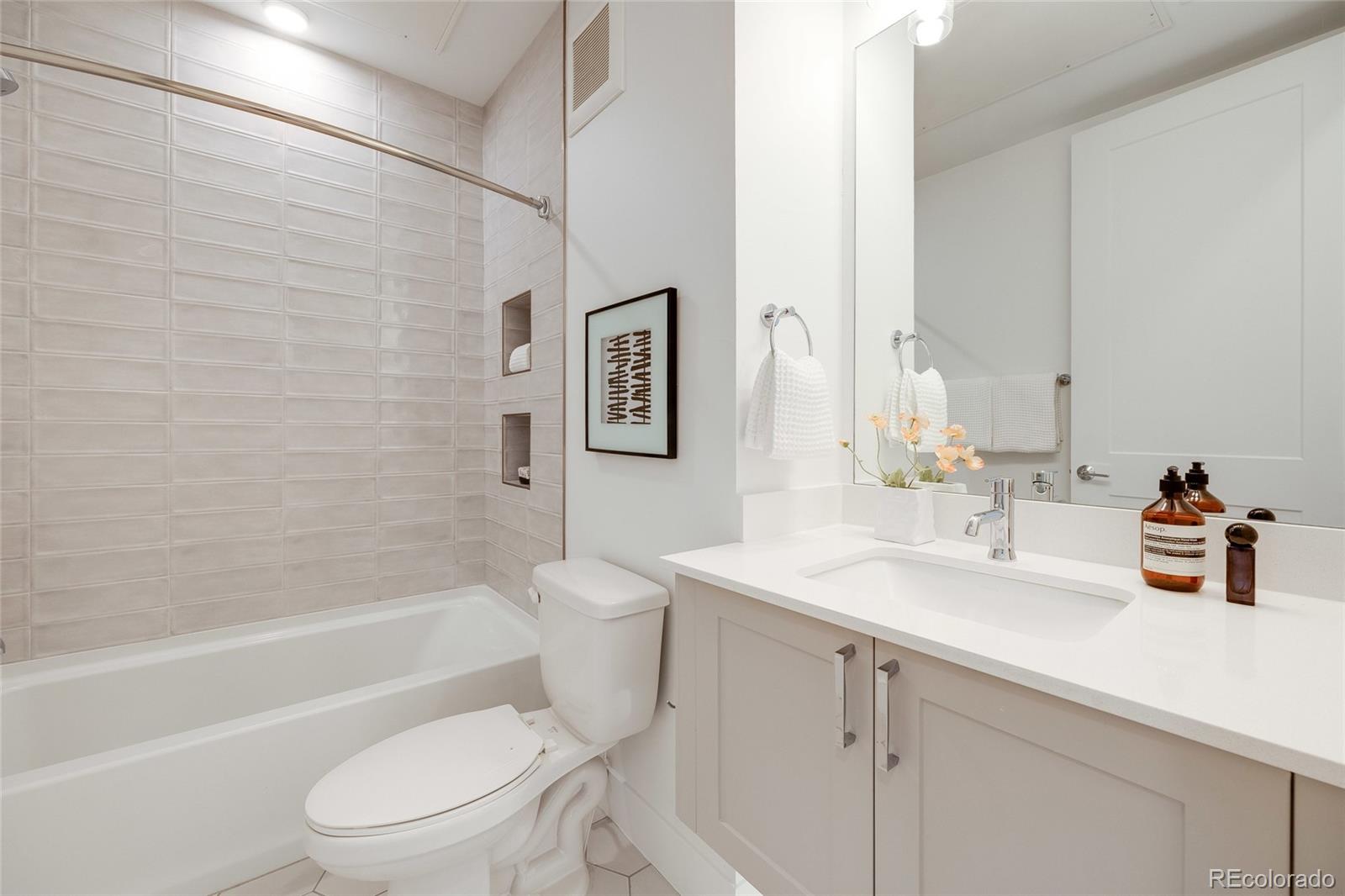 2876 W 53rd Avenue Unit: 301