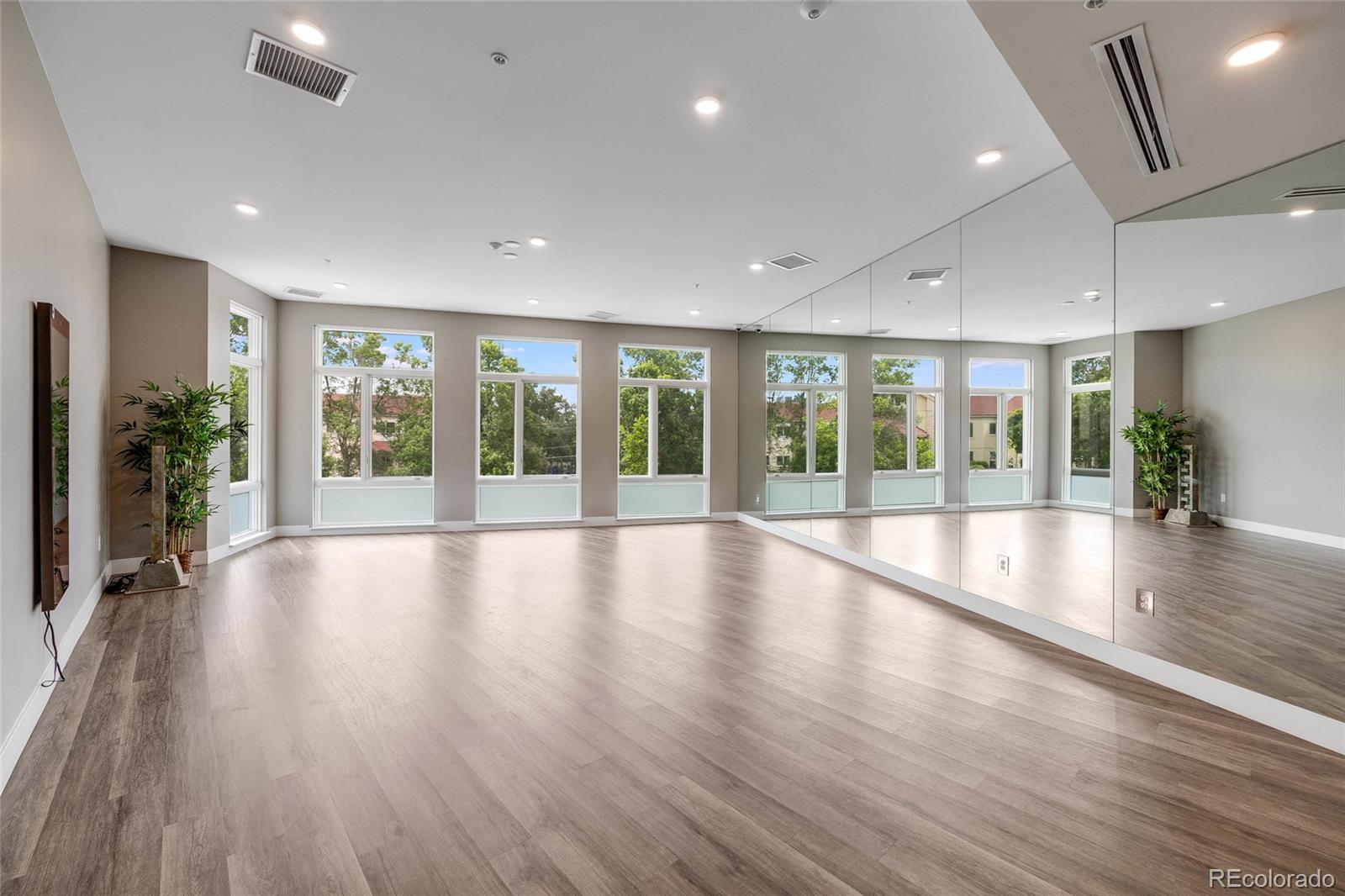 2876 W 53rd Avenue Unit: 301