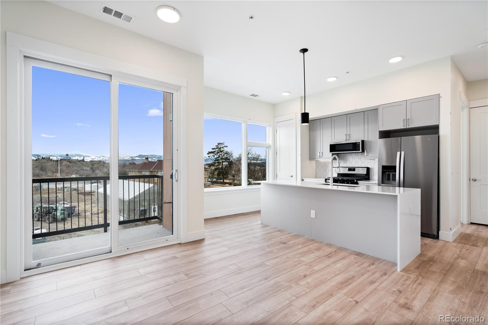 2876 W 53rd Avenue Unit: 301