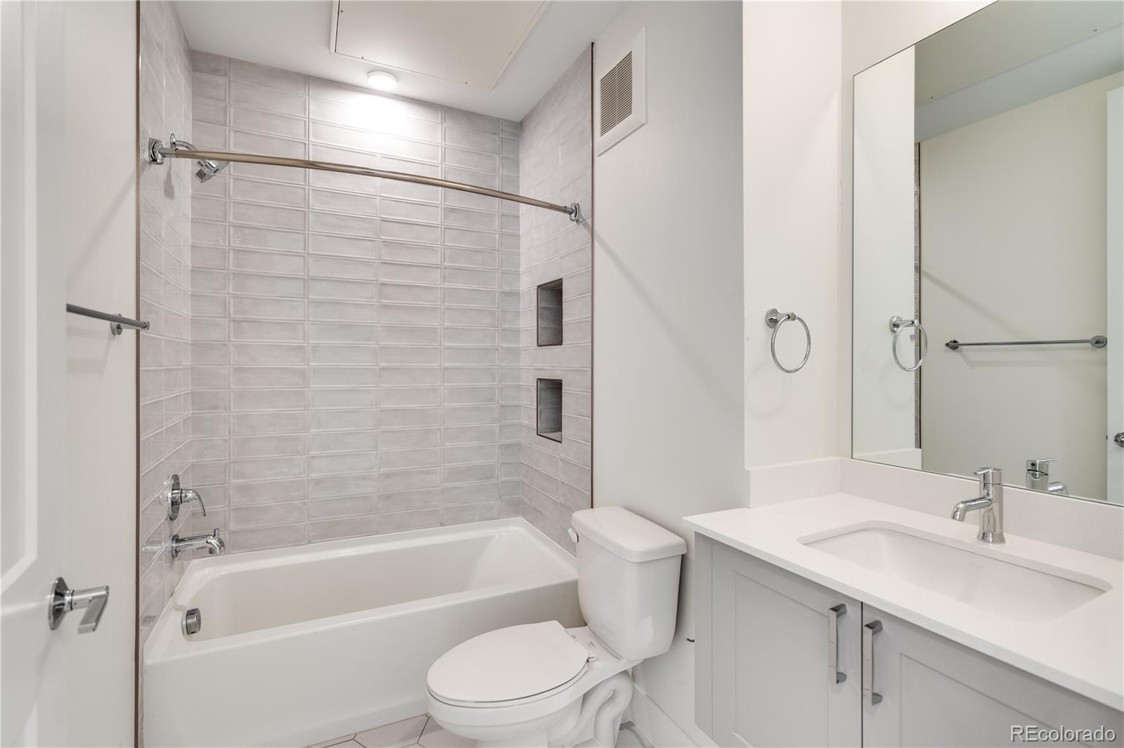 2876 W 53rd Avenue Unit: 301