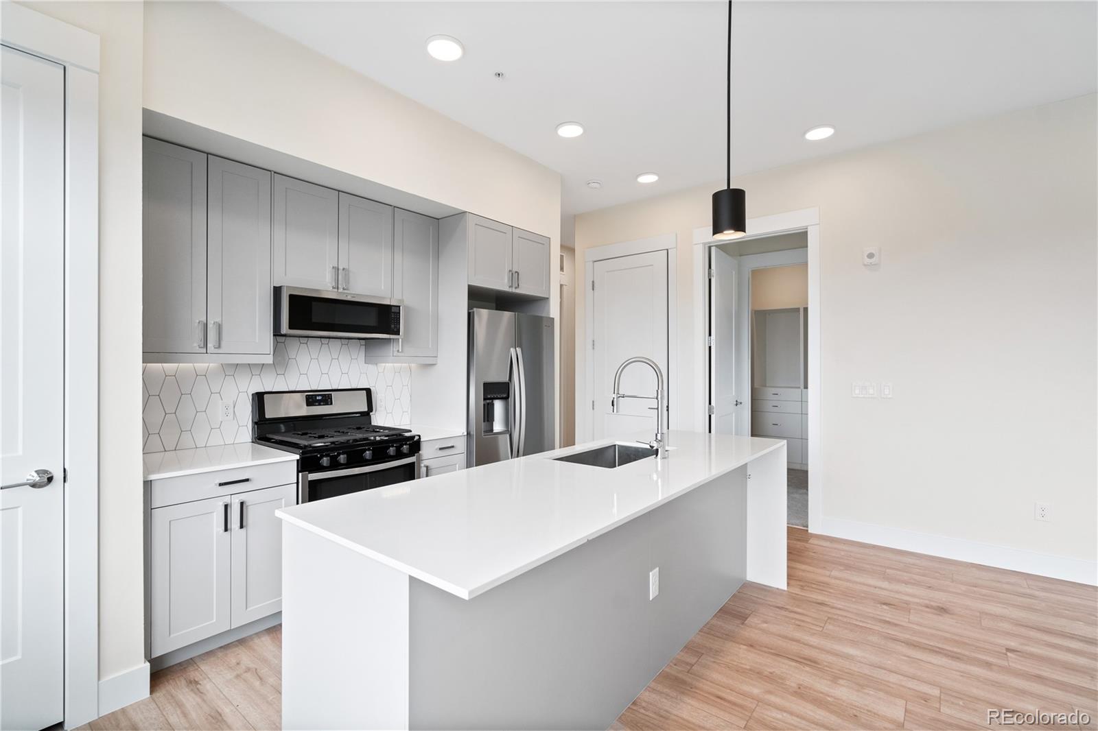 2876 W 53rd Avenue Unit: 301