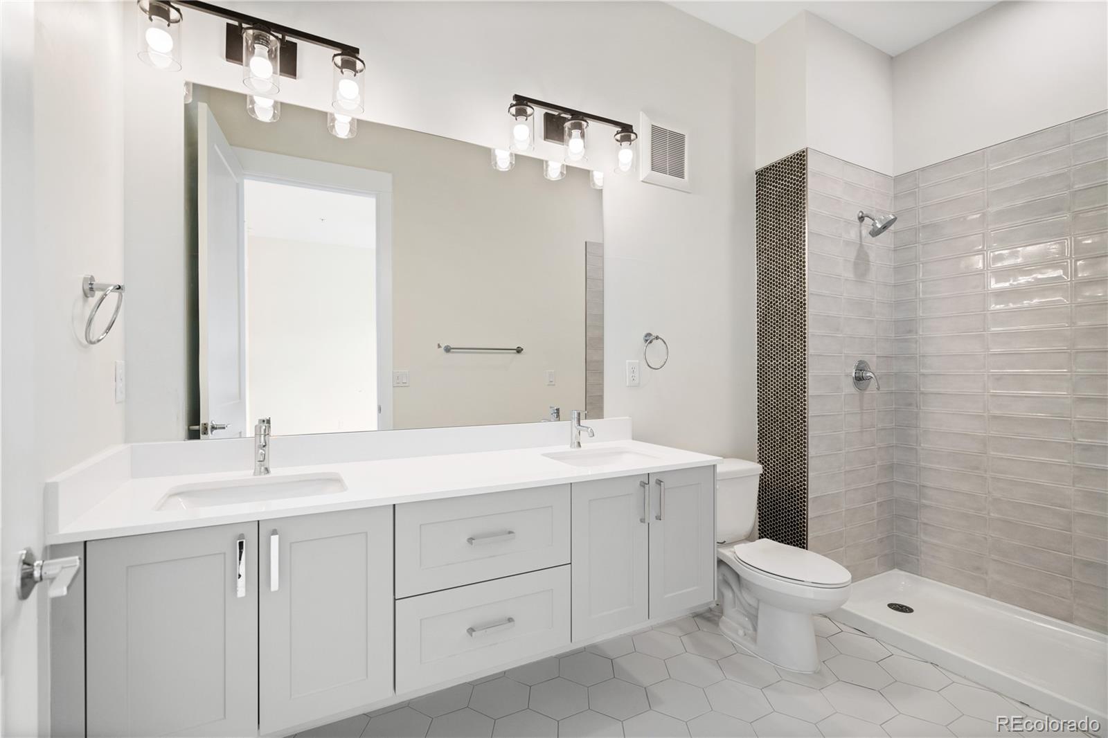 2876 W 53rd Avenue Unit: 301