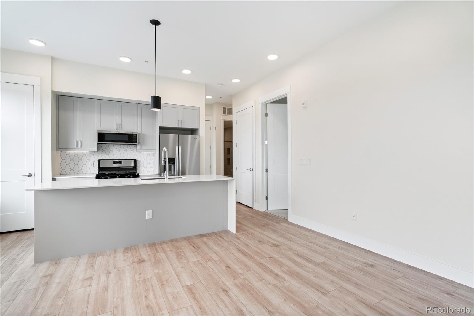 2876 W 53rd Avenue Unit: 301