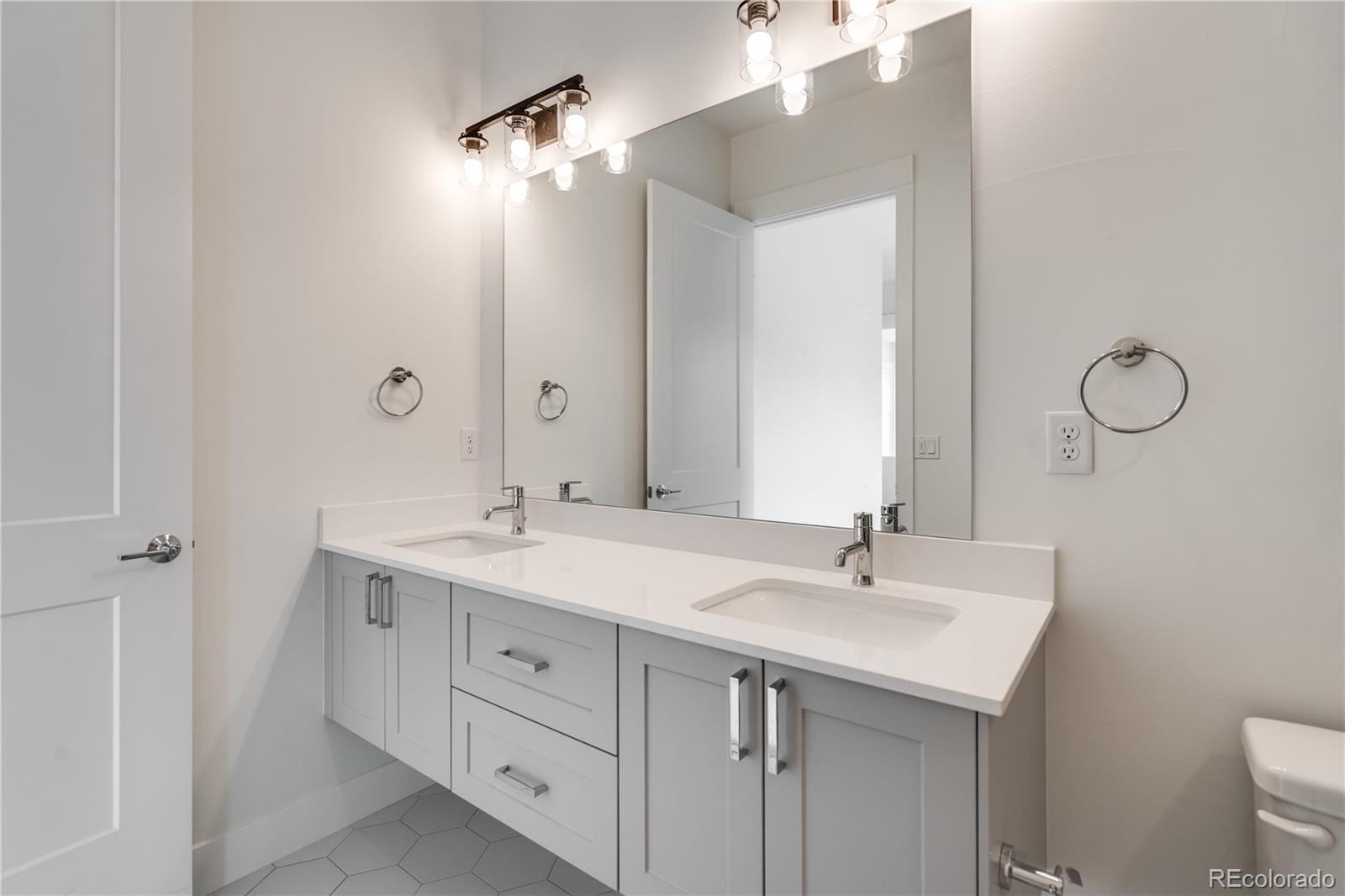 2876 W 53rd Avenue Unit: 301