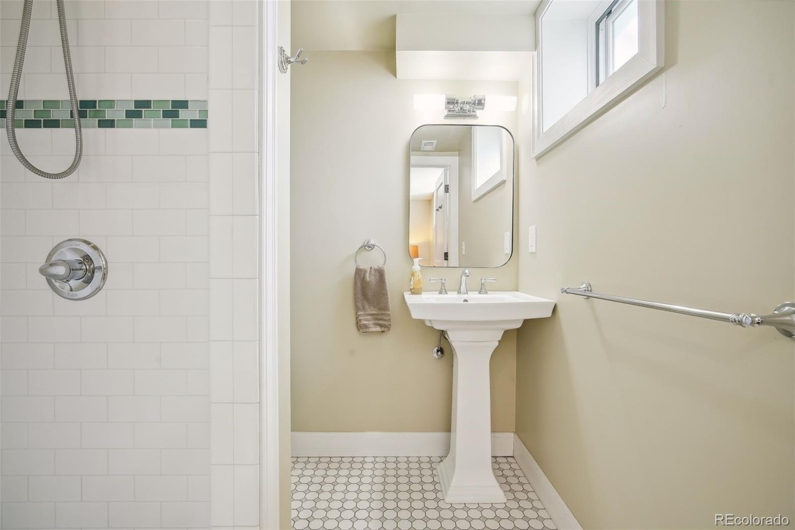 2718 N Gaylord Street