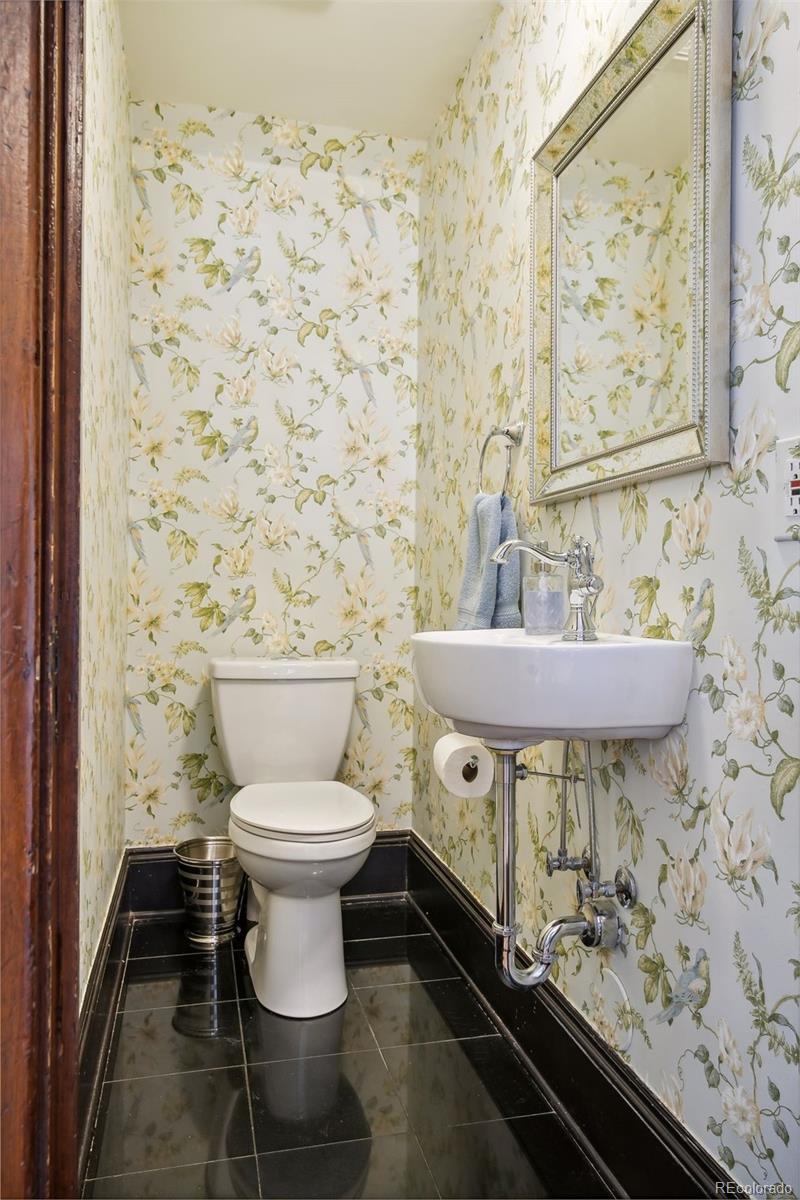 2718 N Gaylord Street