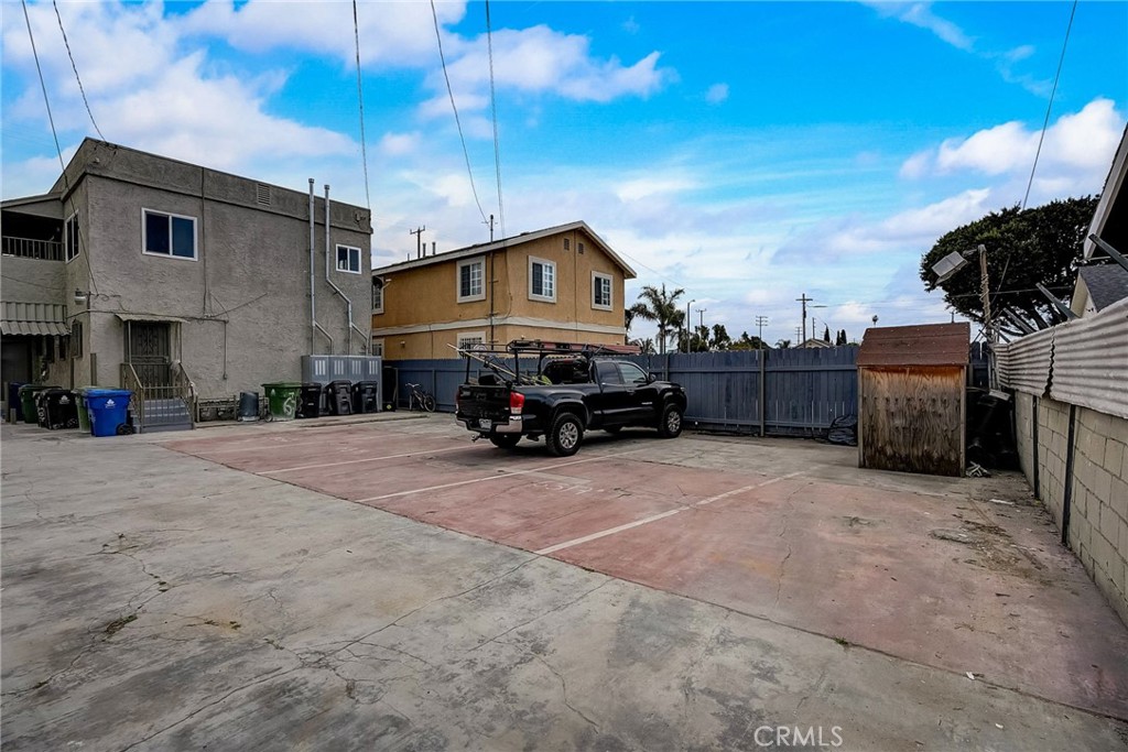 6317 S San Pedro Street