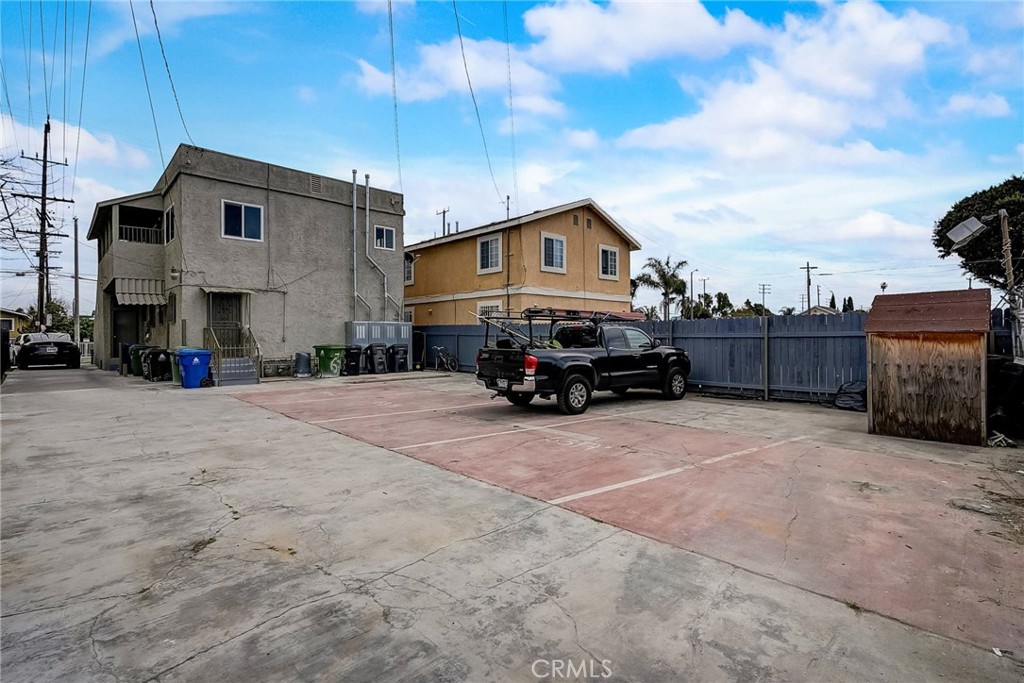 6317 S San Pedro Street