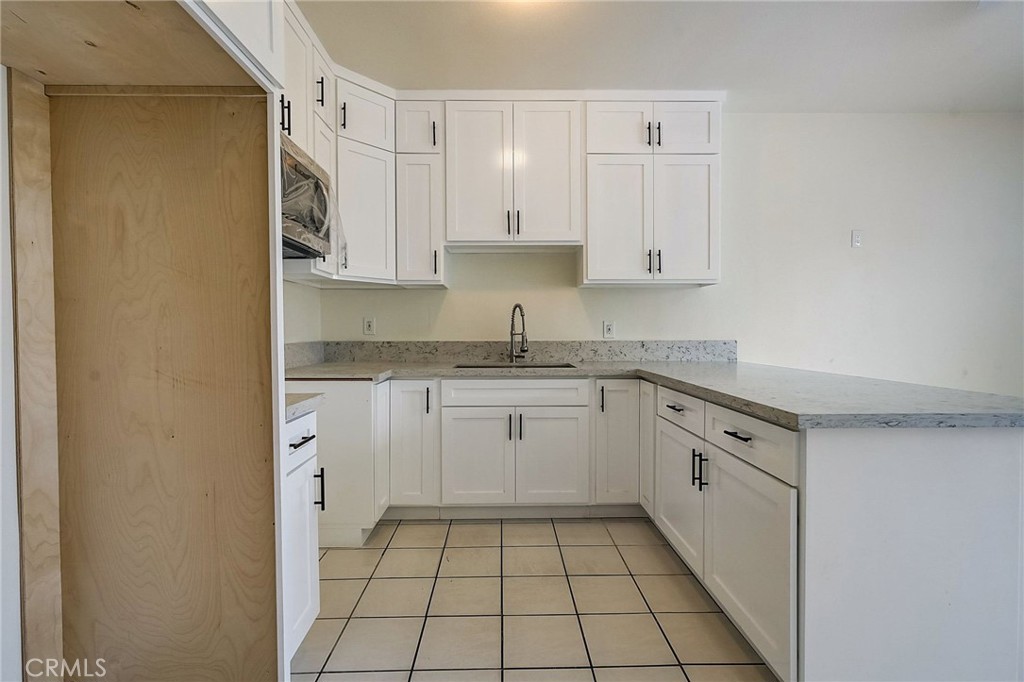 6317 S San Pedro Street