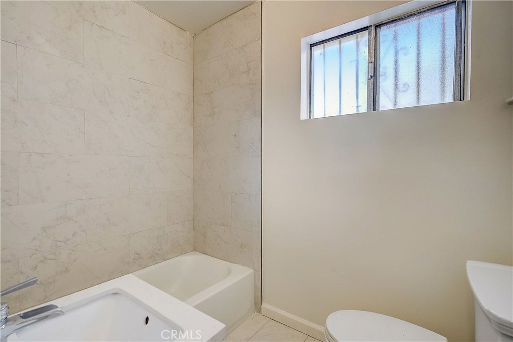 6317 S San Pedro Street