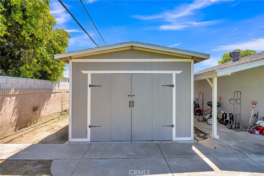 6900 Malibu Drive