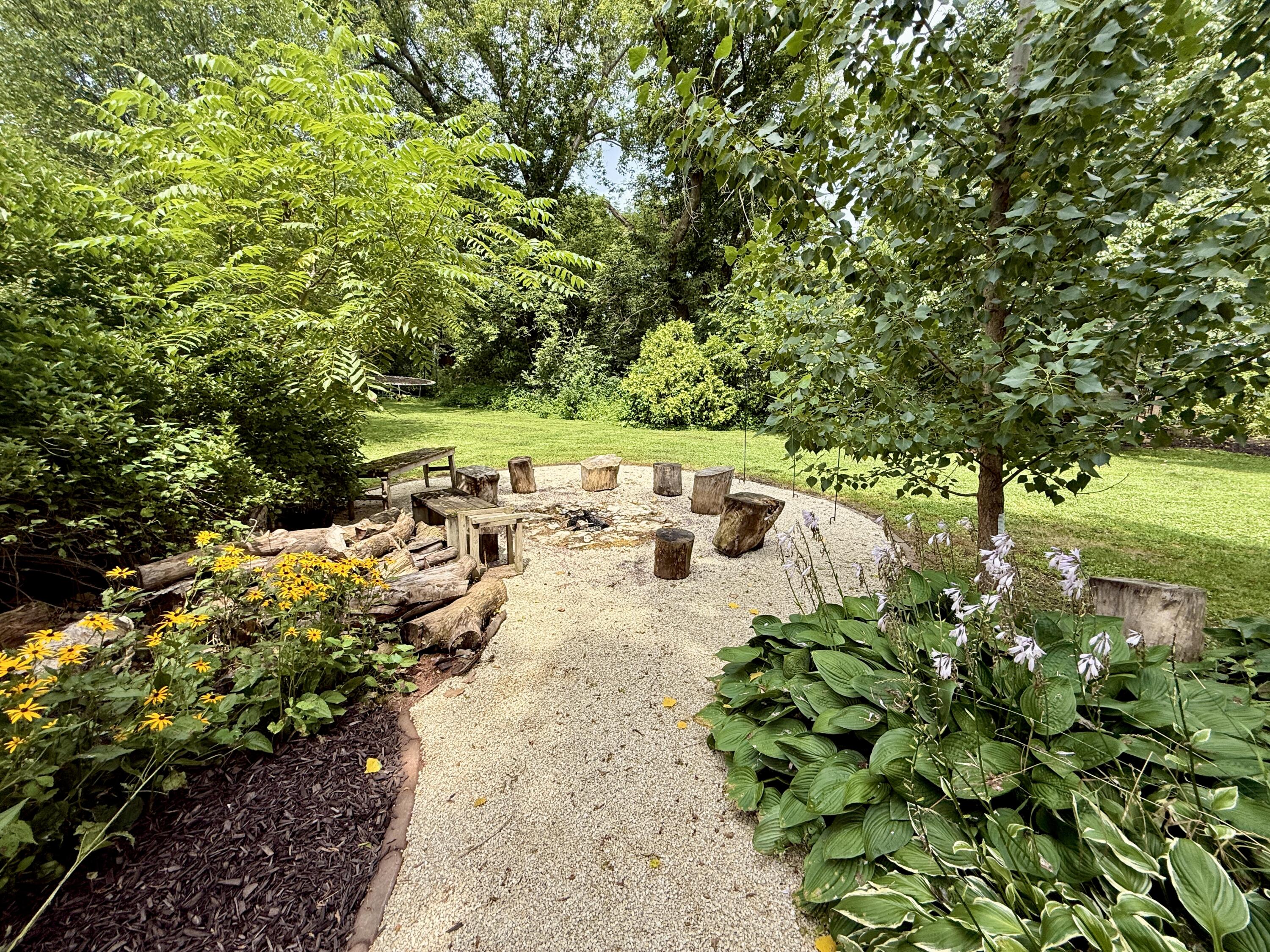 715 Lee Dr