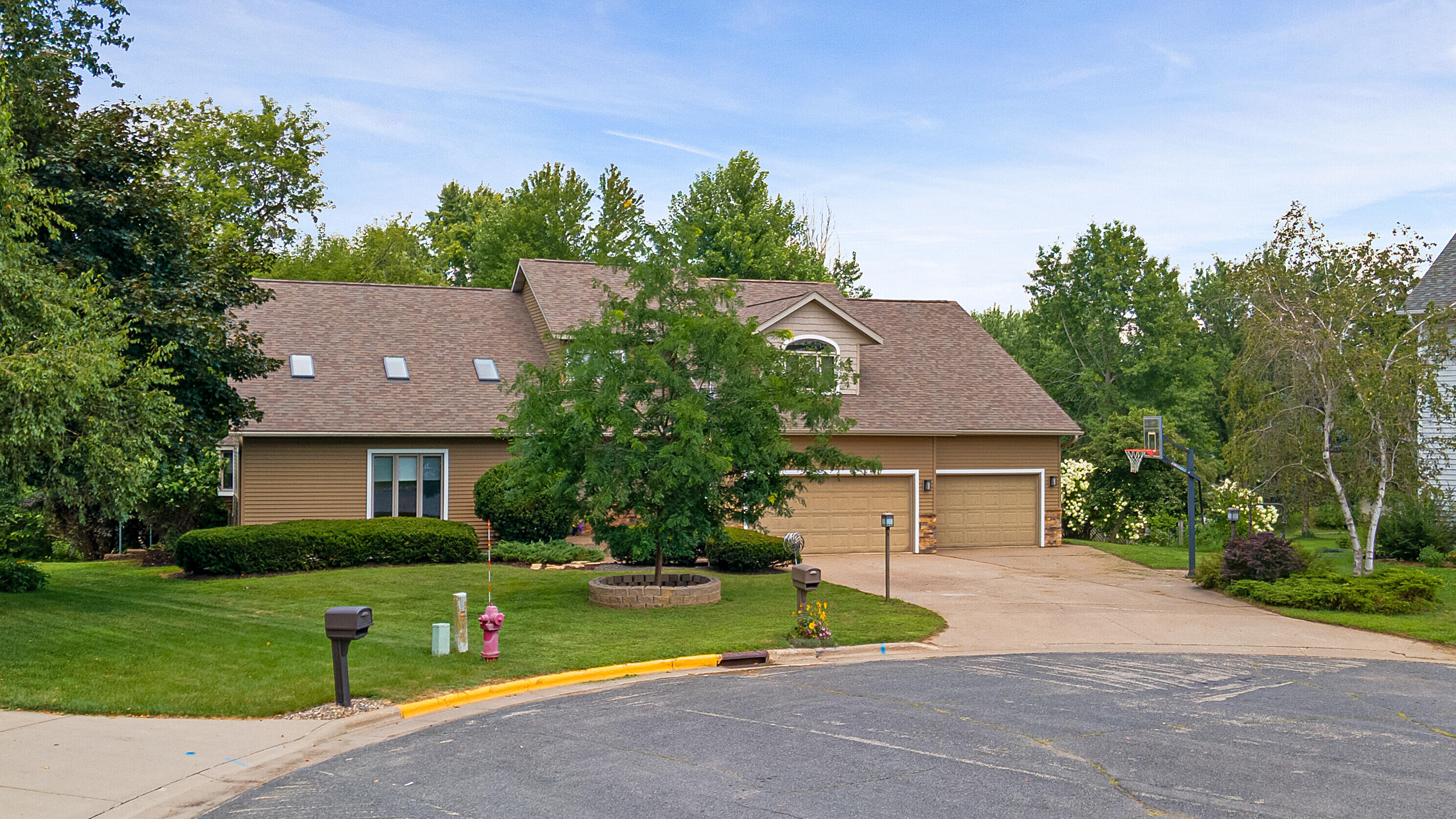 715 Lee Dr