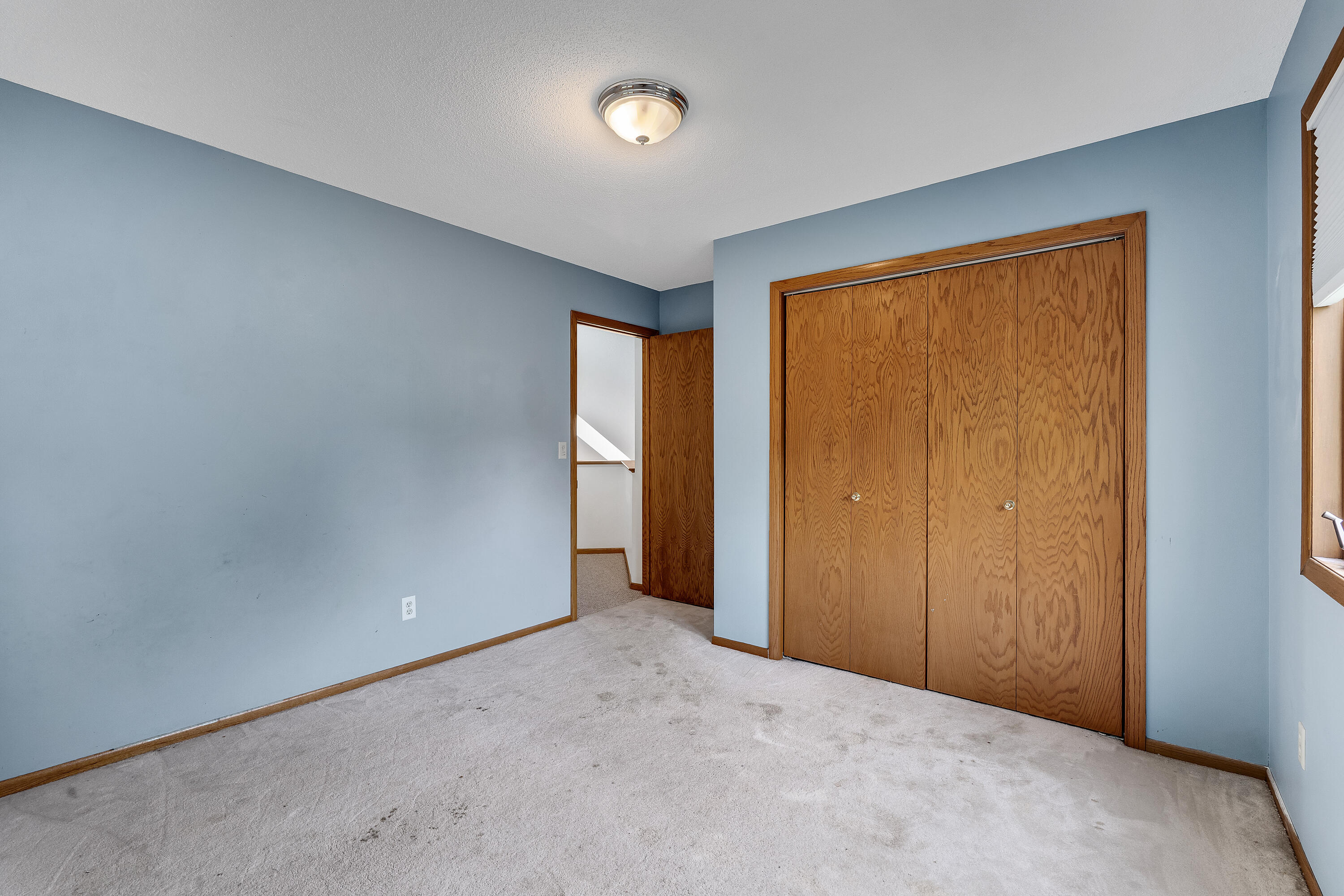 715 Lee Dr