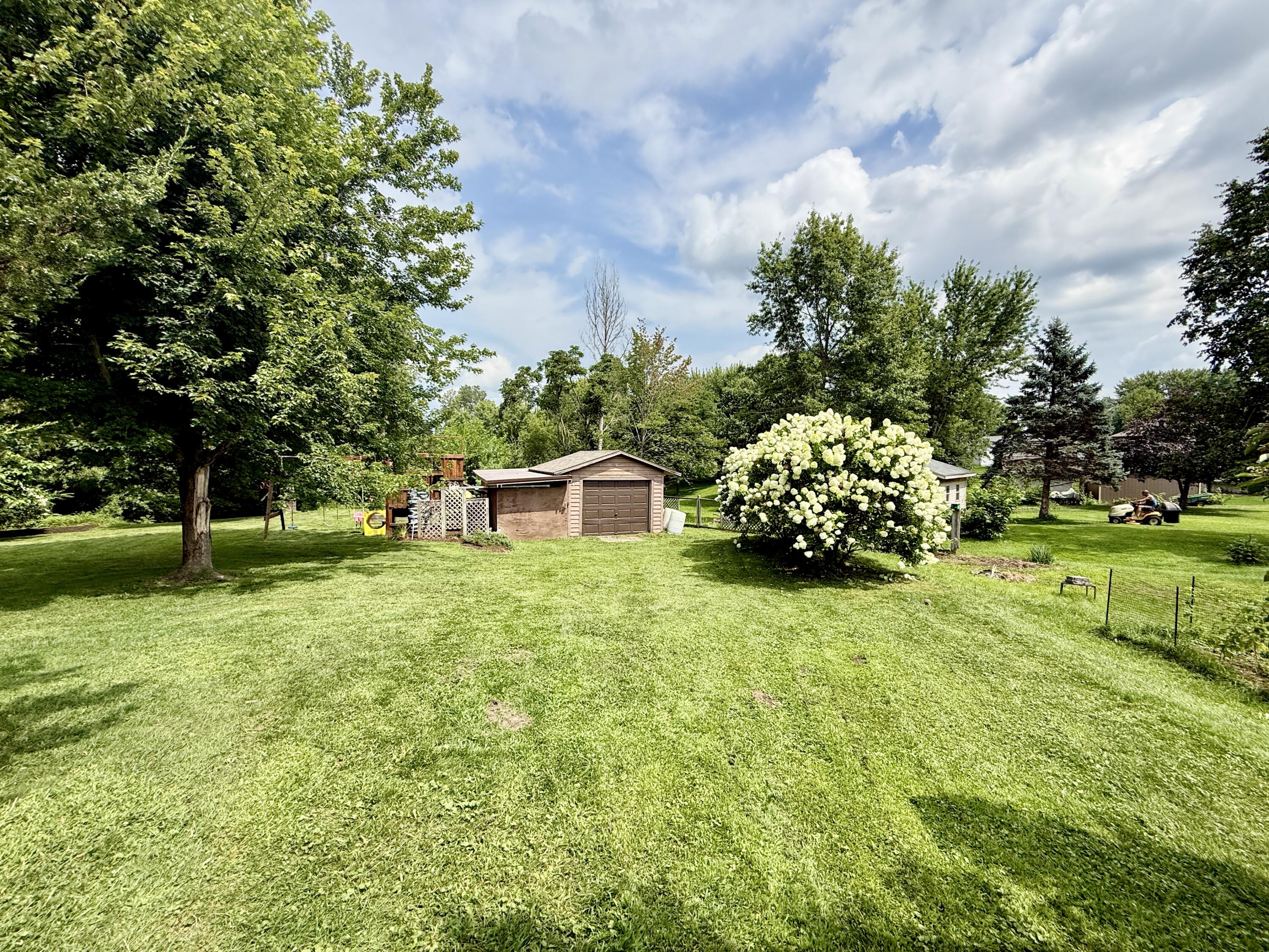 715 Lee Dr