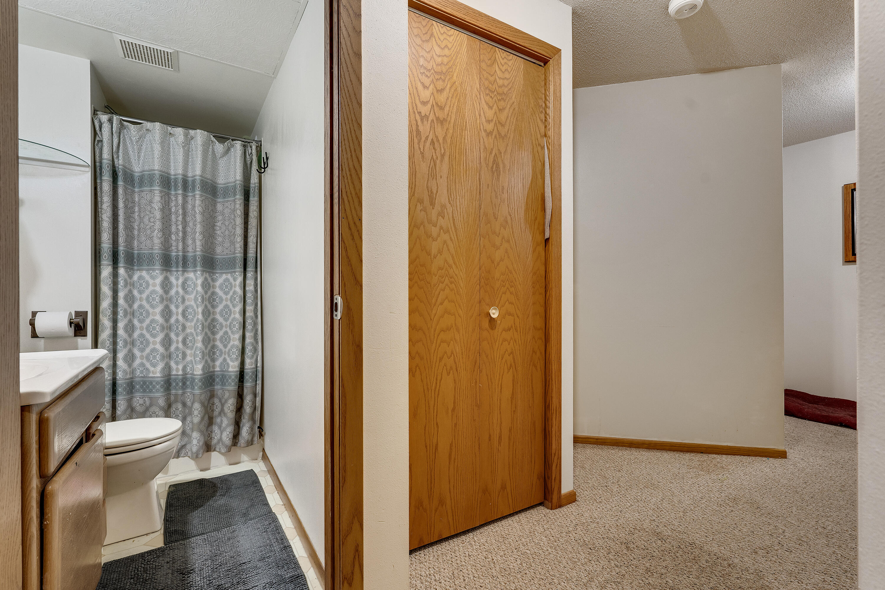 715 Lee Dr