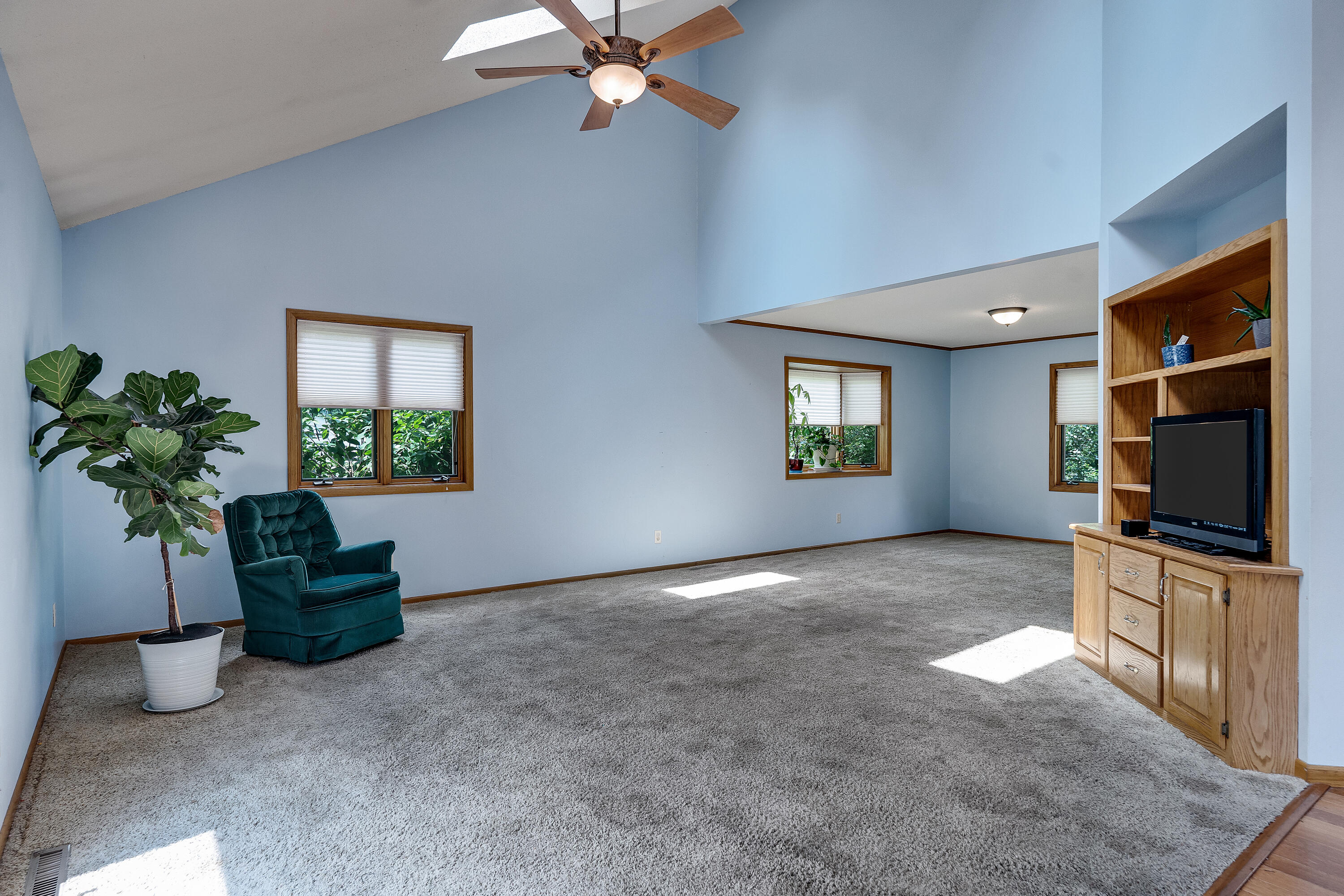 715 Lee Dr