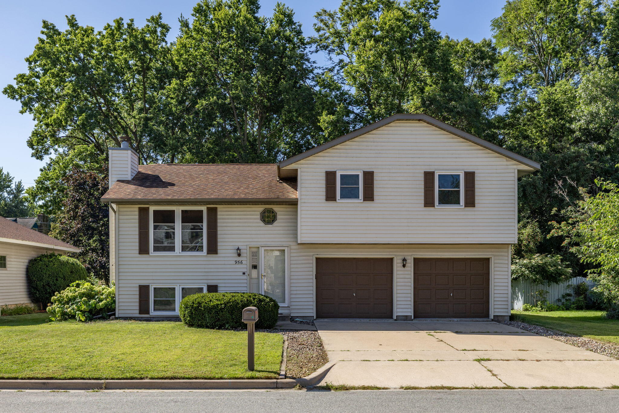 956 Westview Circle Dr