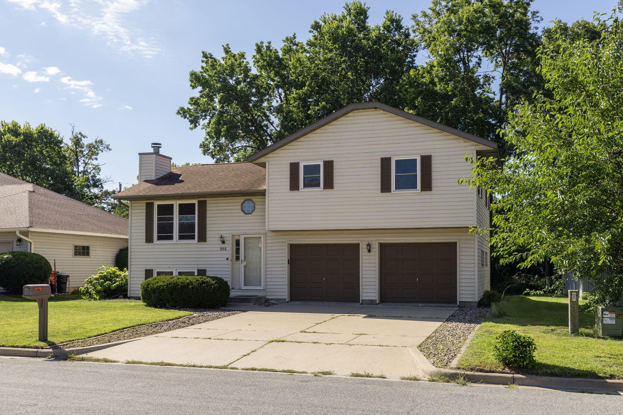 956 Westview Circle Dr