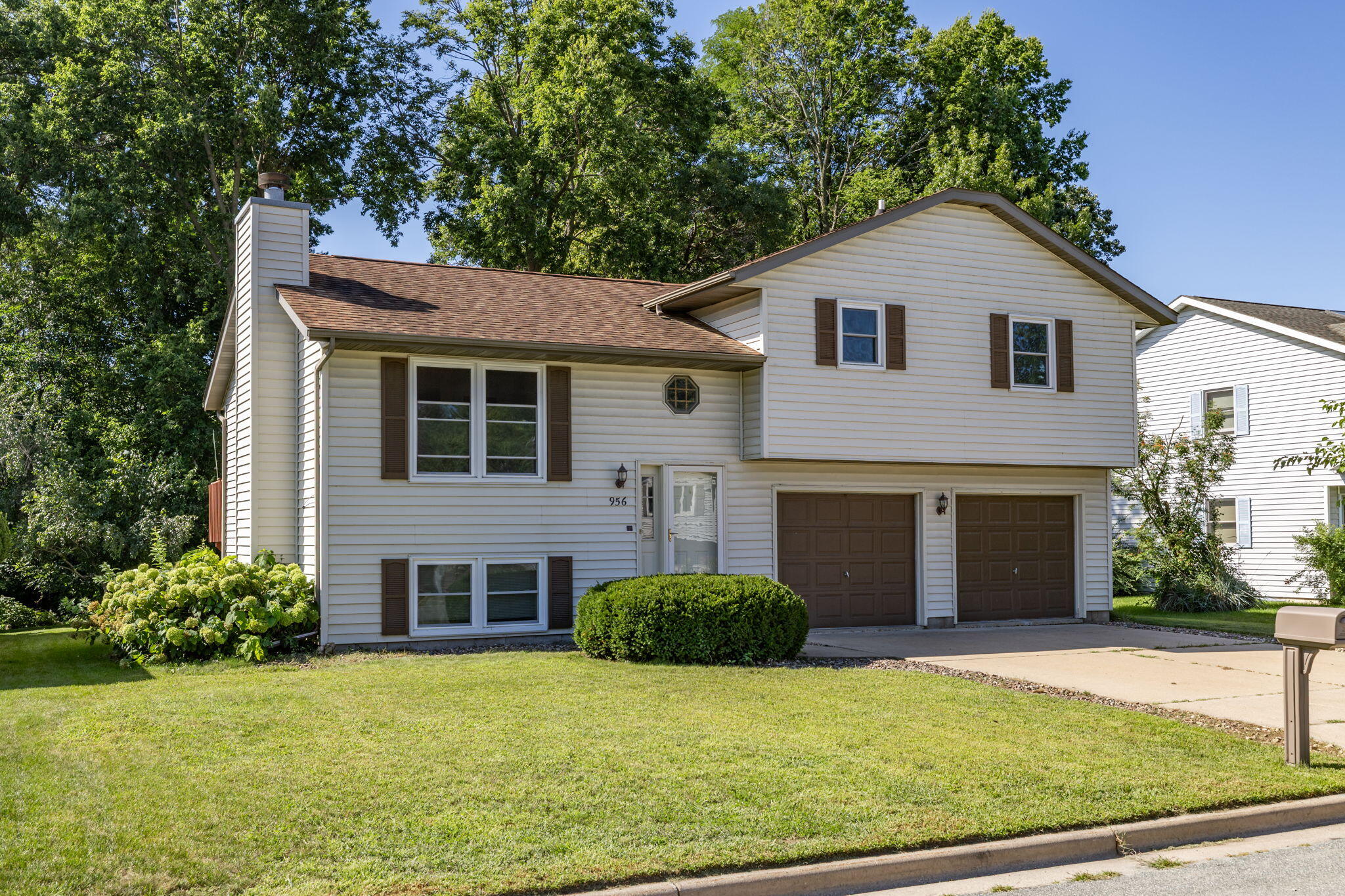 956 Westview Circle Dr